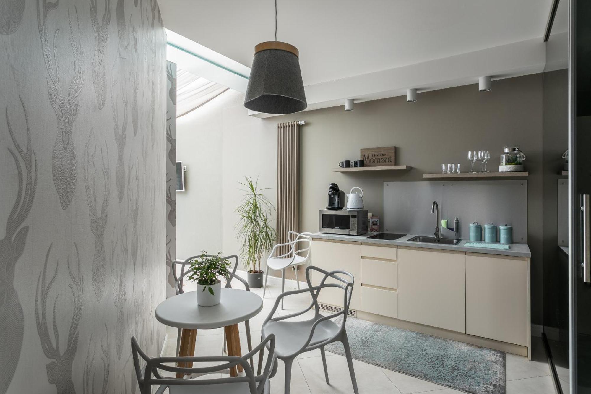 Appartement A11 & Dermique *