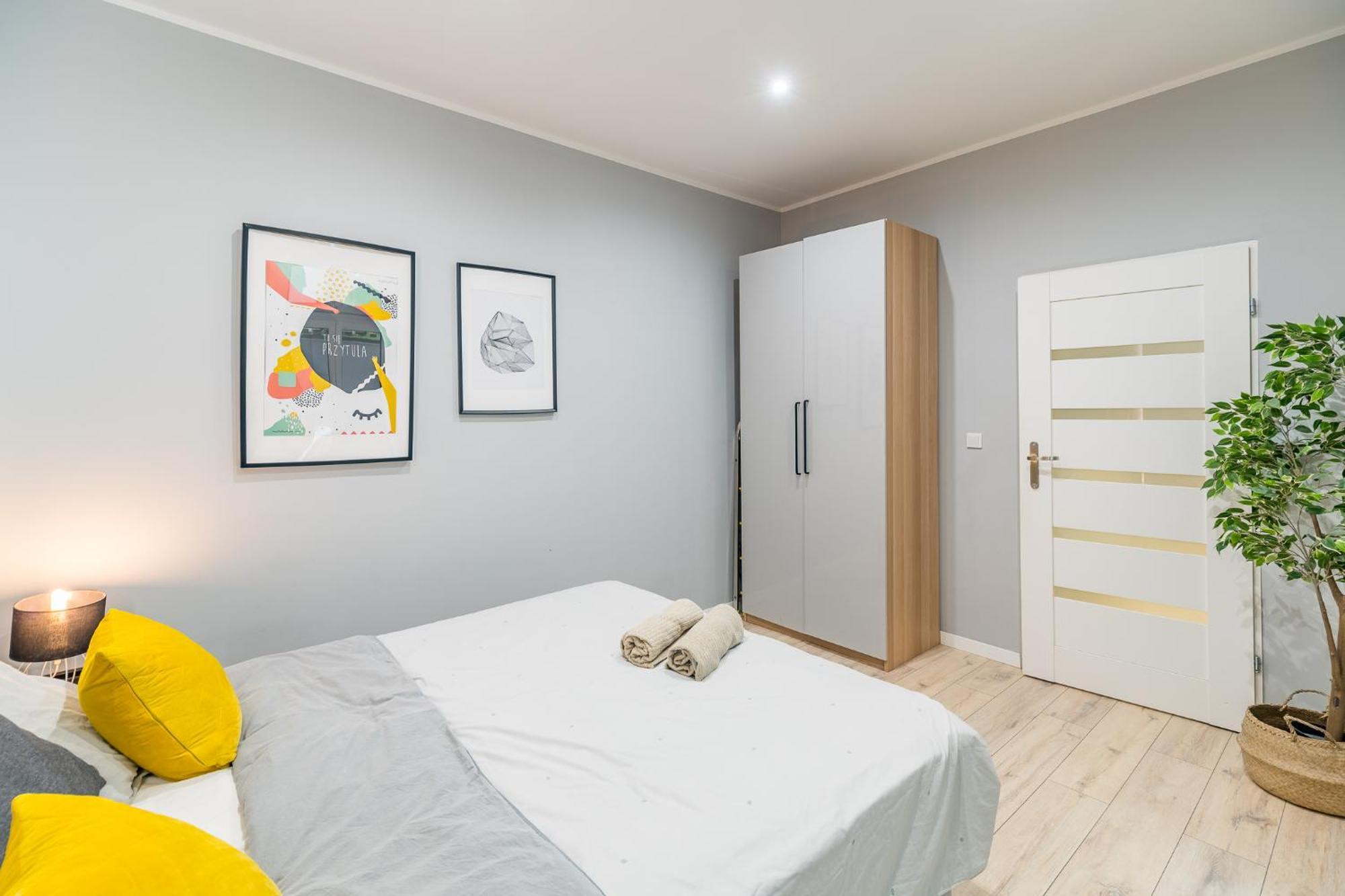 Apartment Starowislna - Balcony, Top Location, Tram & Train Nearby - By Rentujemy Krakow