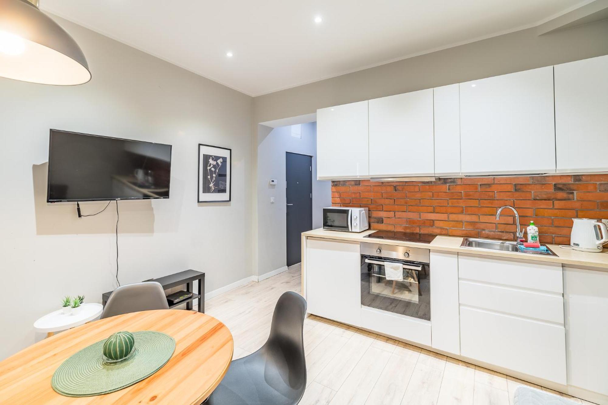 Starowislna - Balcony, Top Location, Tram & Train Nearby - By Rentujemy Apartment Krakow