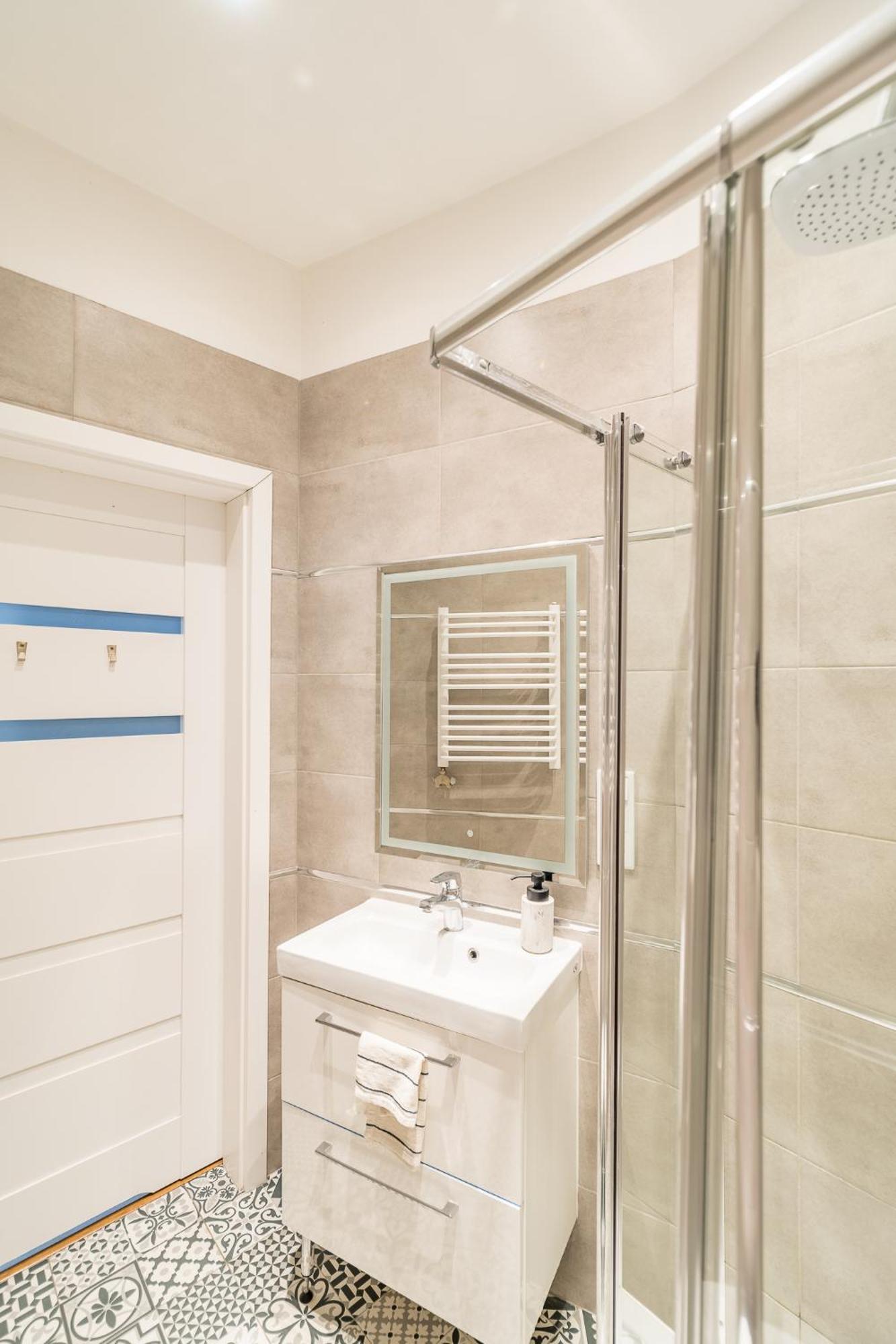 Apartment Starowislna - Balcony, Top Location, Tram & Train Nearby - By Rentujemy *