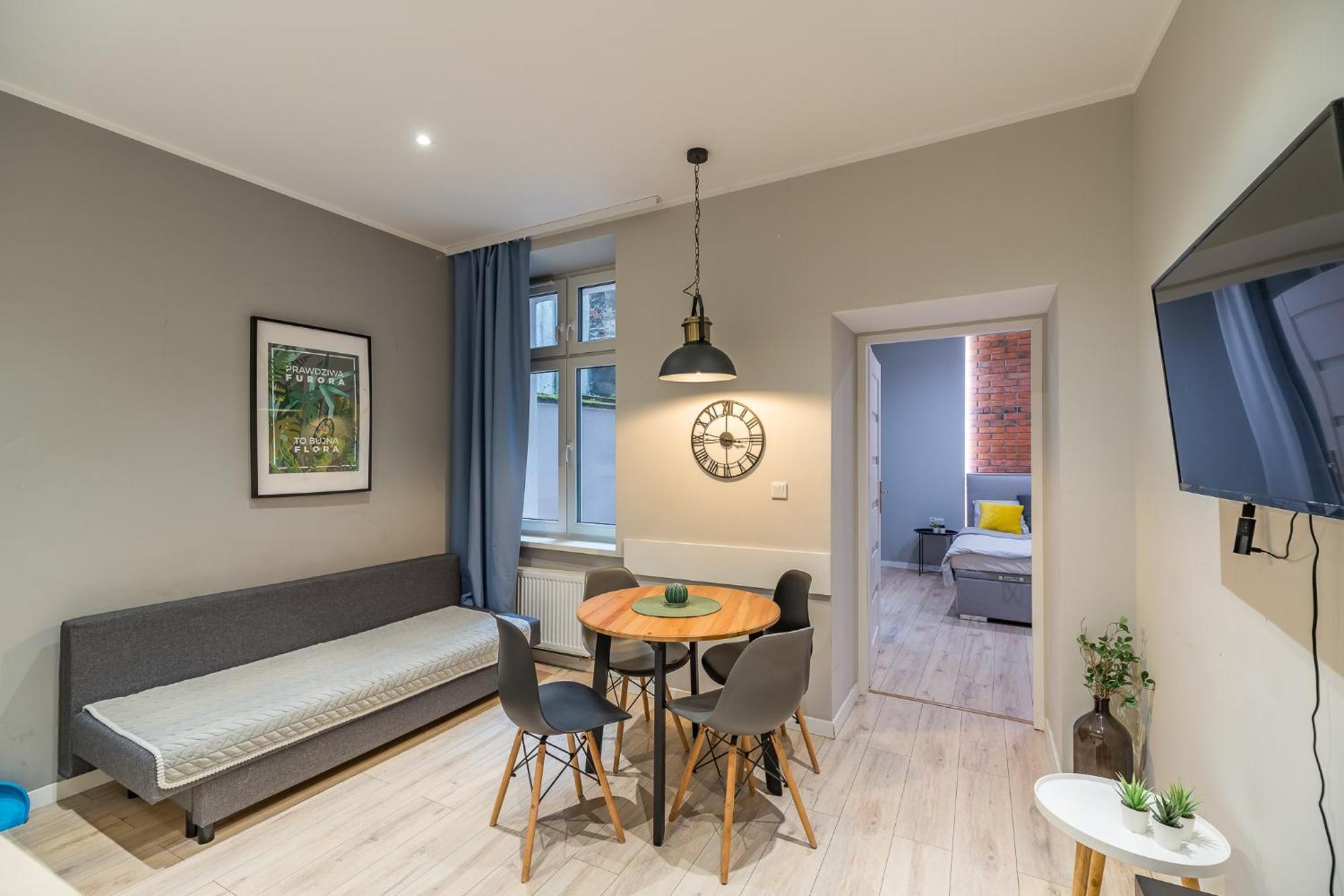 Starowislna - Balcony, Top Location, Tram & Train Nearby - By Rentujemy