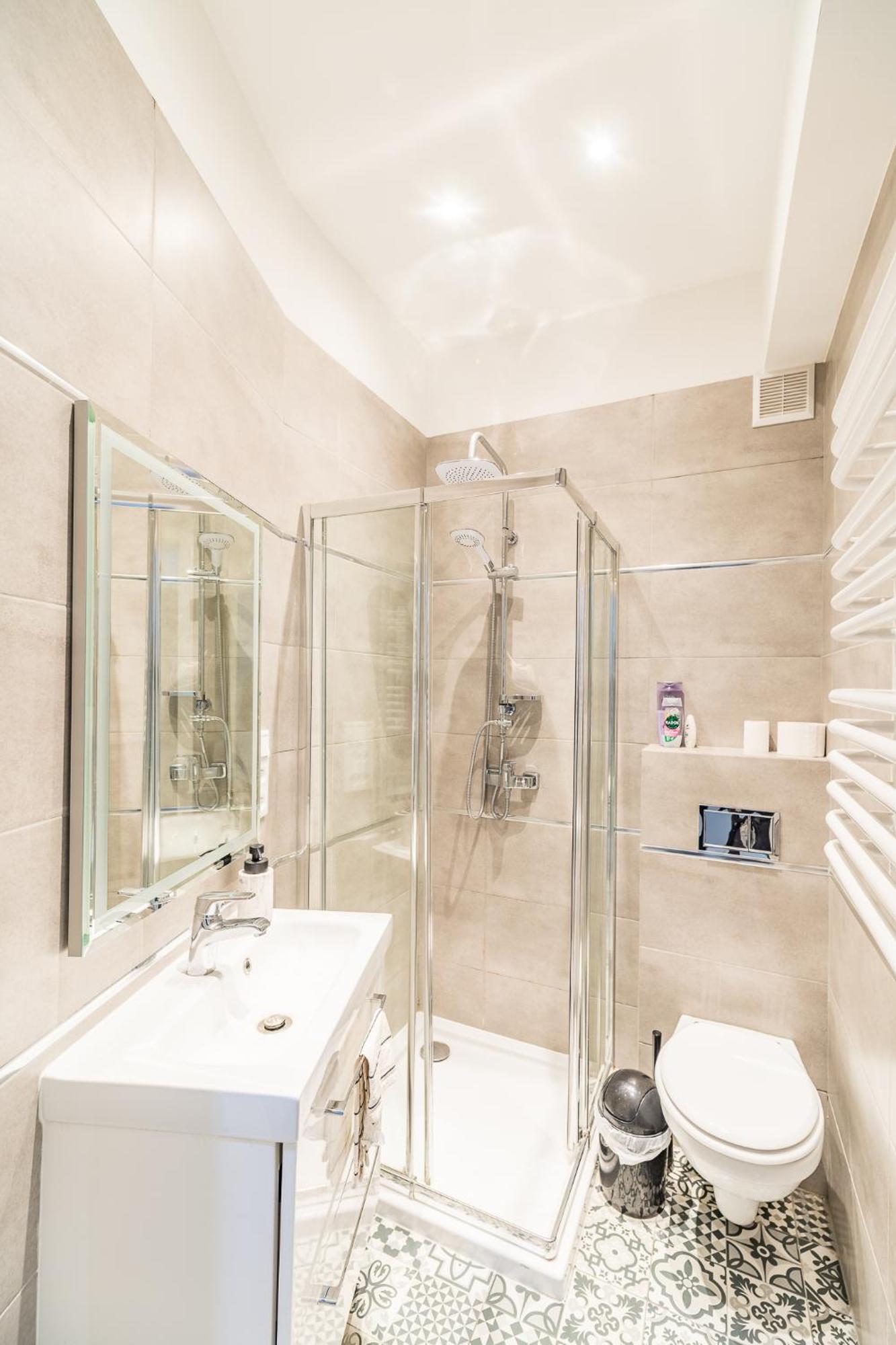 Starowislna - Balcony, Top Location, Tram & Train Nearby - By Rentujemy Apartment *