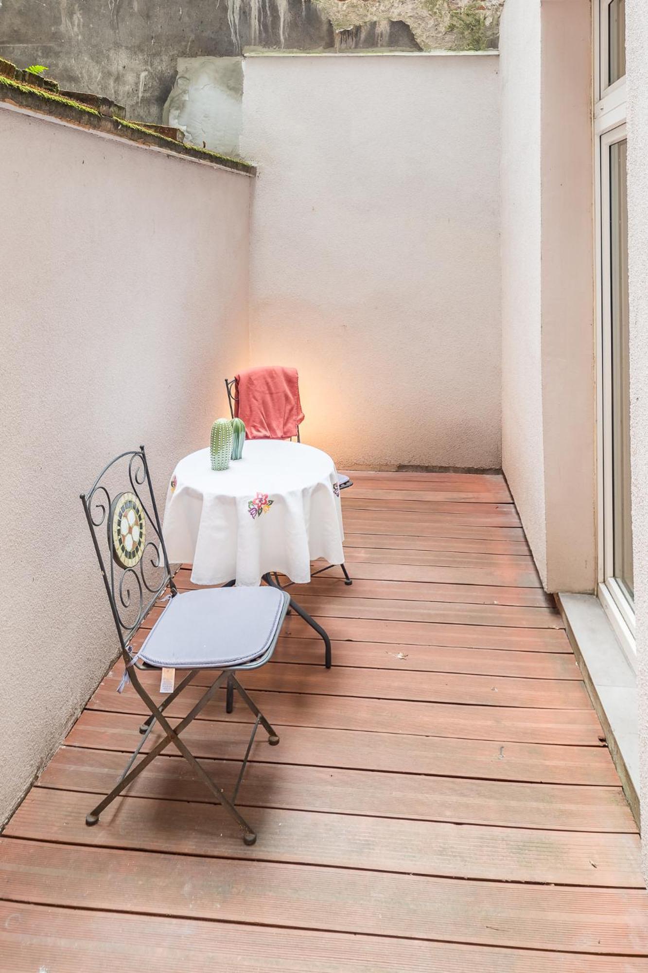Apartment Starowislna - Balcony, Top Location, Tram & Train Nearby - By Rentujemy *