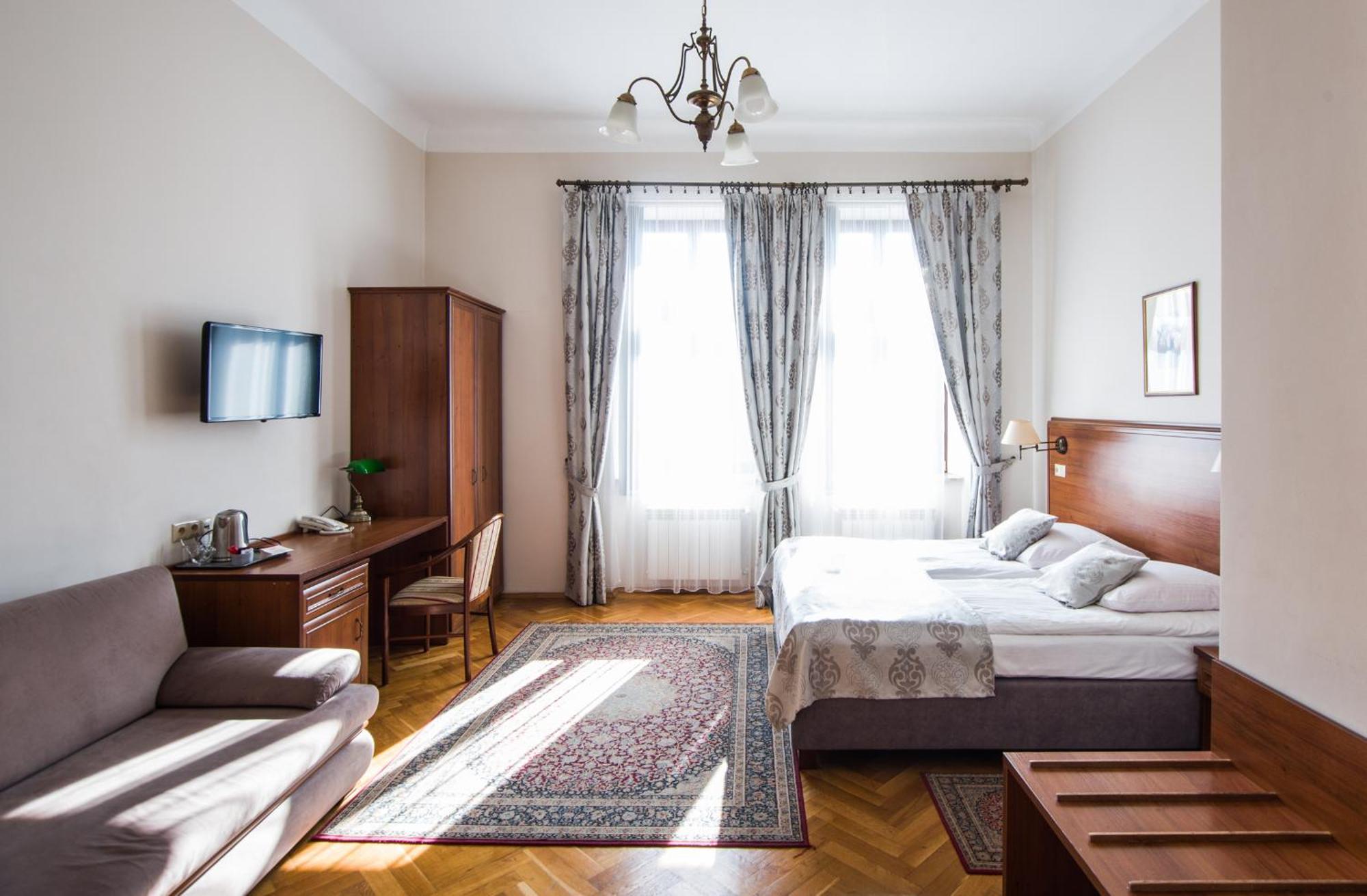 Basztowa 3*