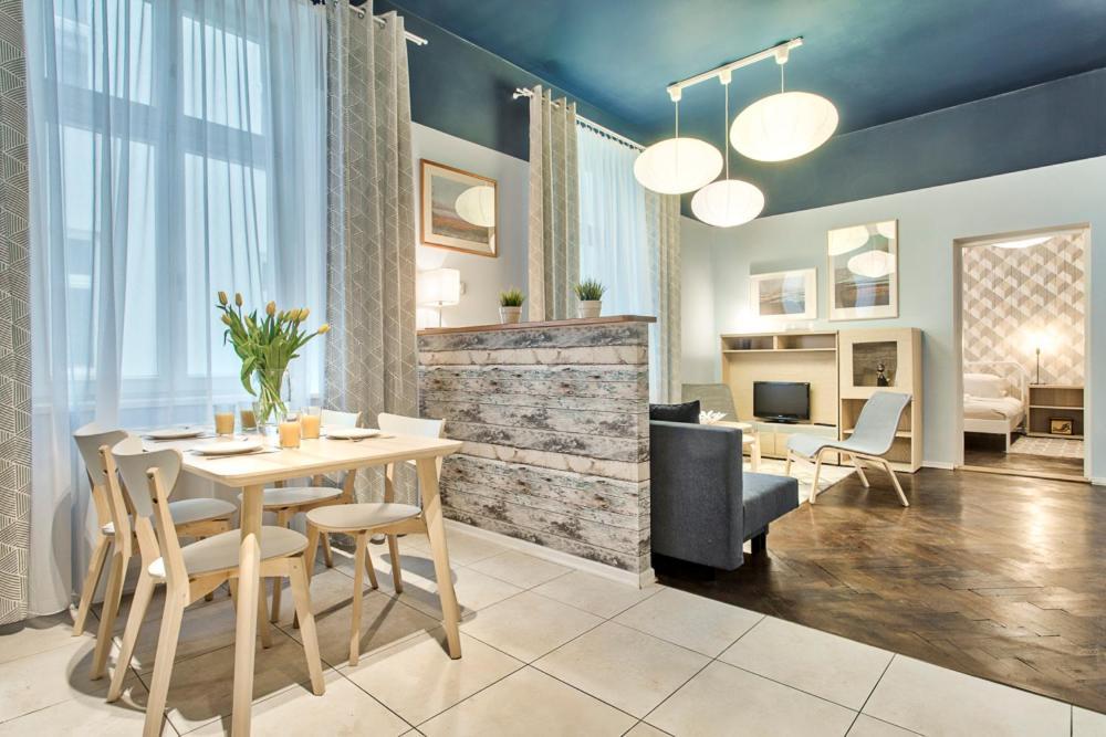 Tyzenhauz Zygmunta Augusta Street Apartment Krakow
