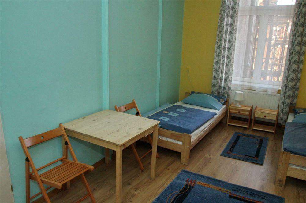Old Town Luxe Retreat - King Bed - Steps To Main Square Apartment *
