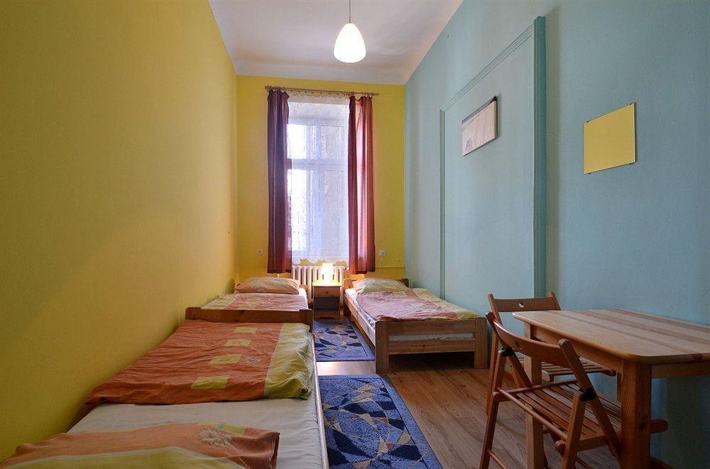 Old Town Luxe Retreat - King Bed - Steps To Main Square Apartment