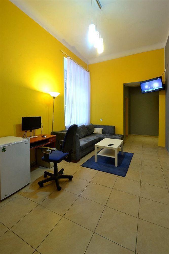 Old Town Luxe Retreat - King Bed - Steps To Main Square Krakow