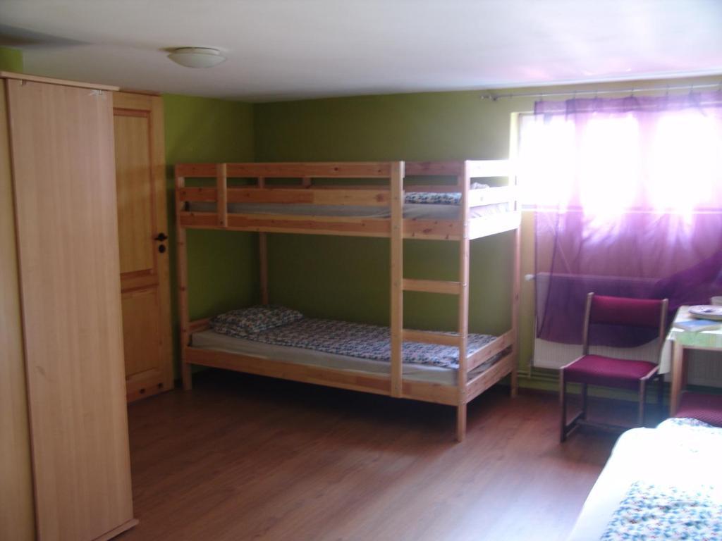 Victoria Hostel *