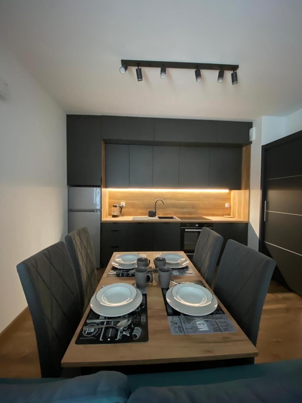 Apartment Em