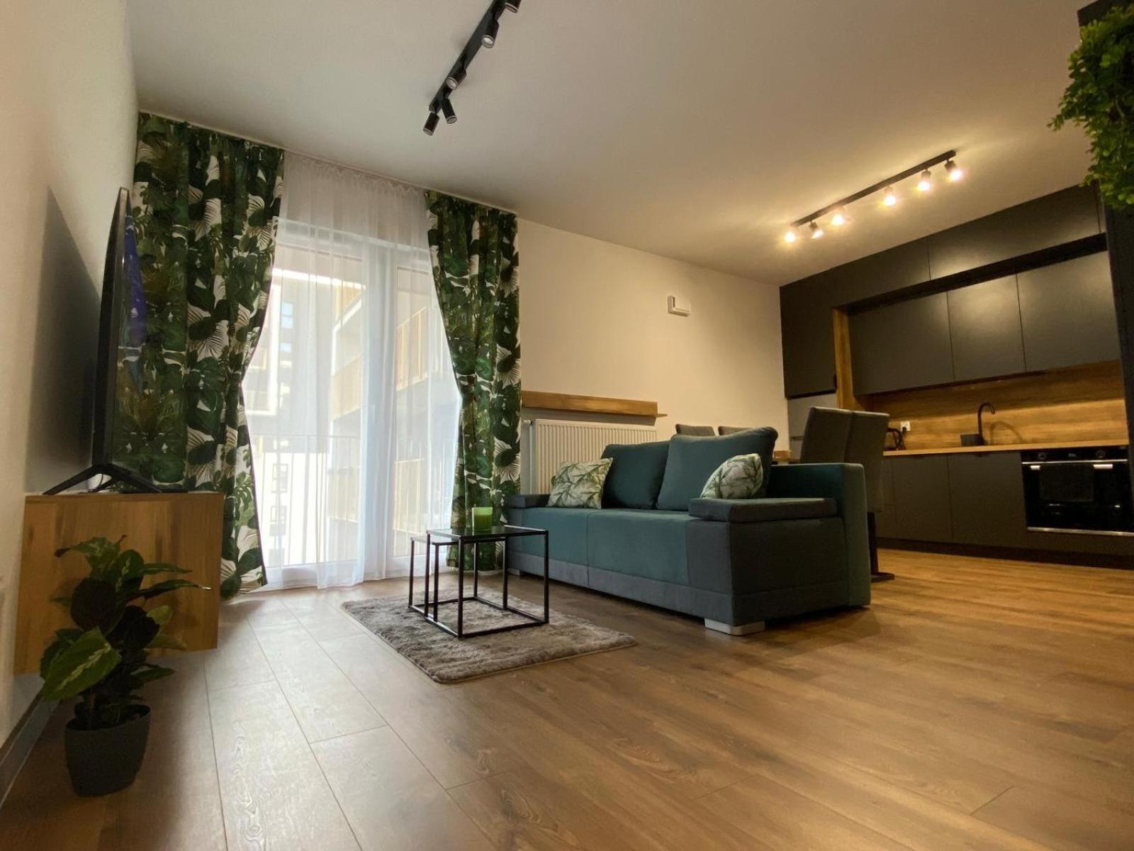 Apartment Em *