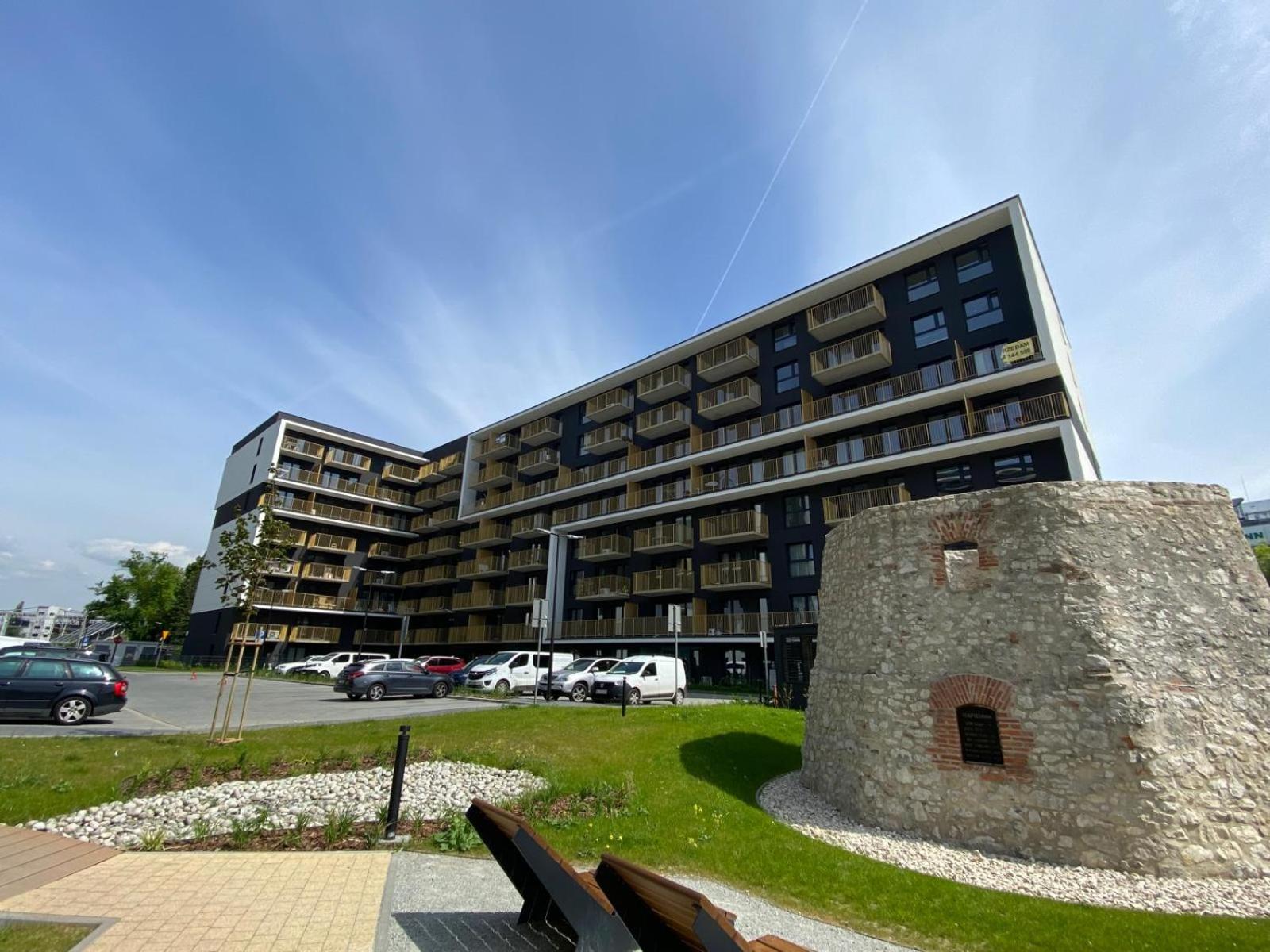 Apartment Em