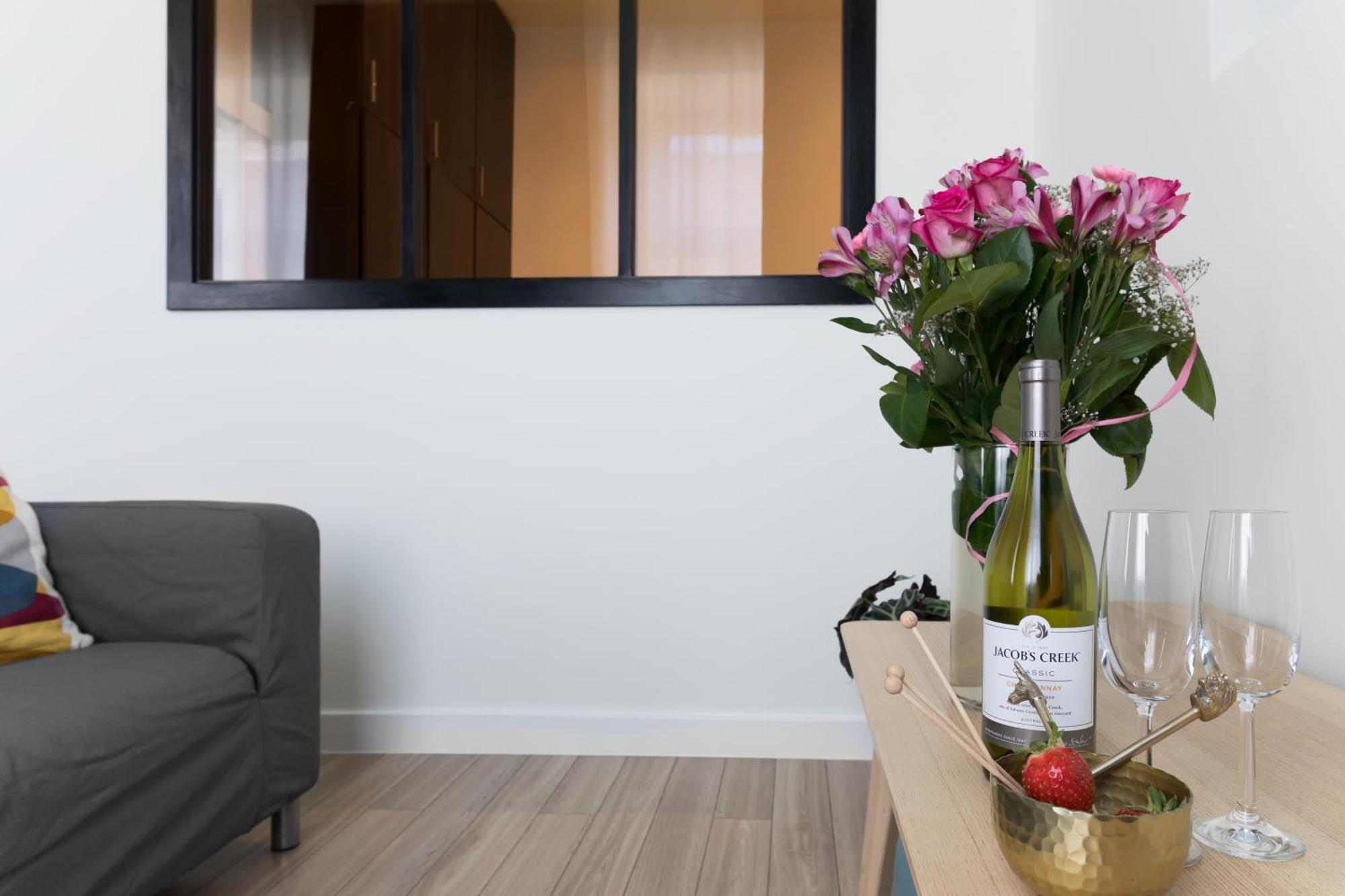 Platinum Apartment *
