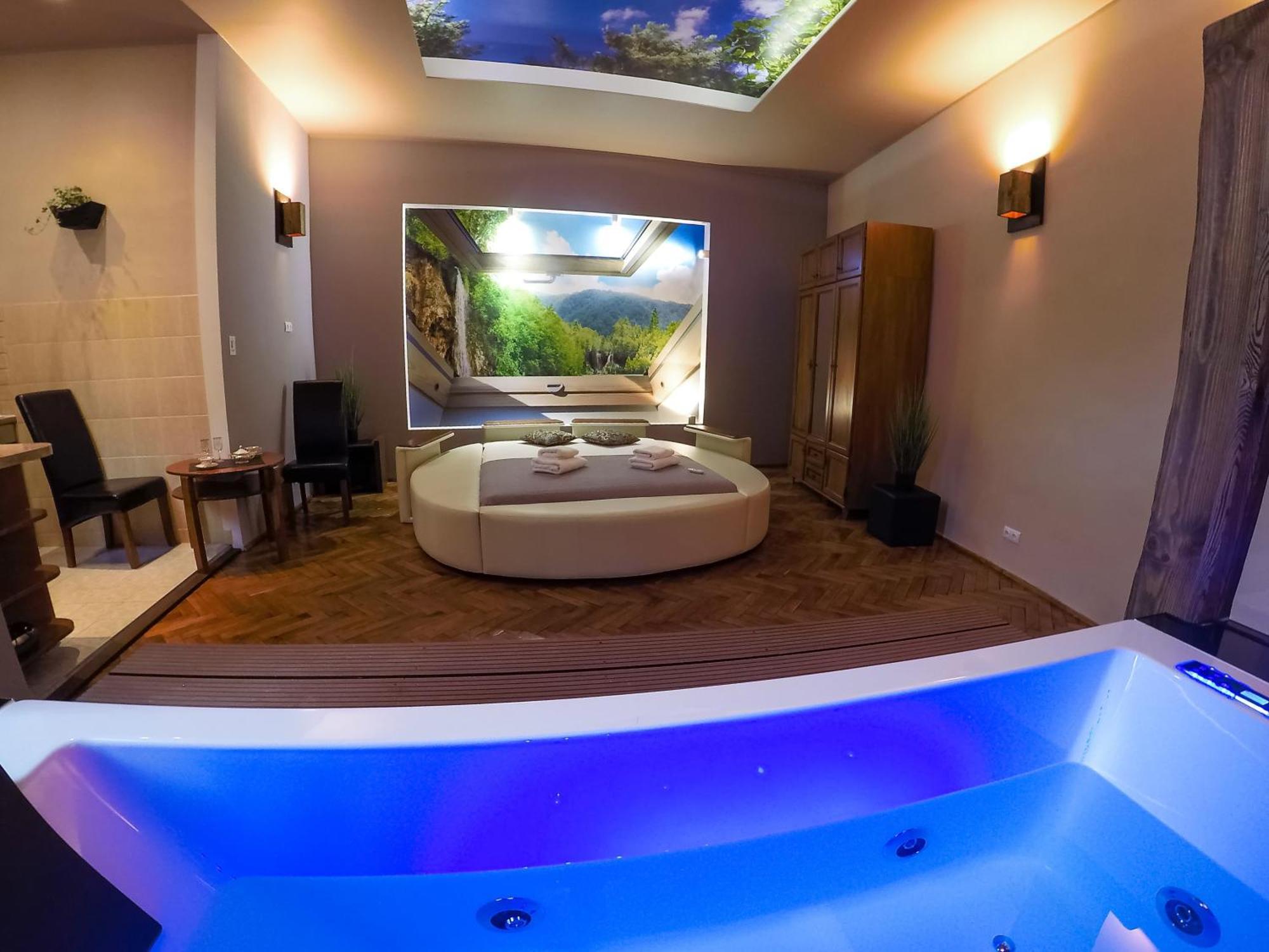 Z Jacuzzi Rynek Aparthotel 3*
