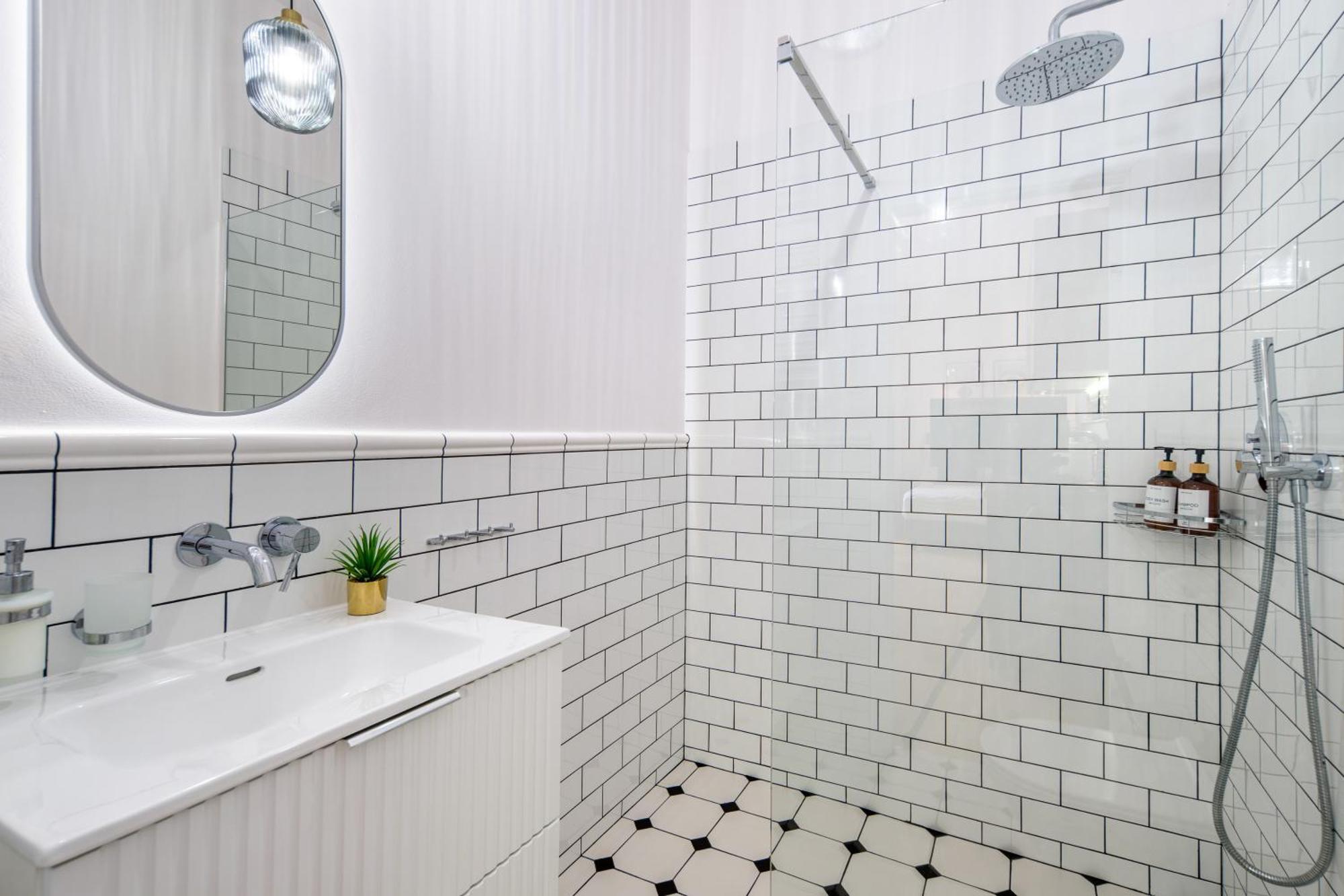 Discover - Lubomirskiego St - Classic & Modern - Near Main Station, Netflix And Ac *