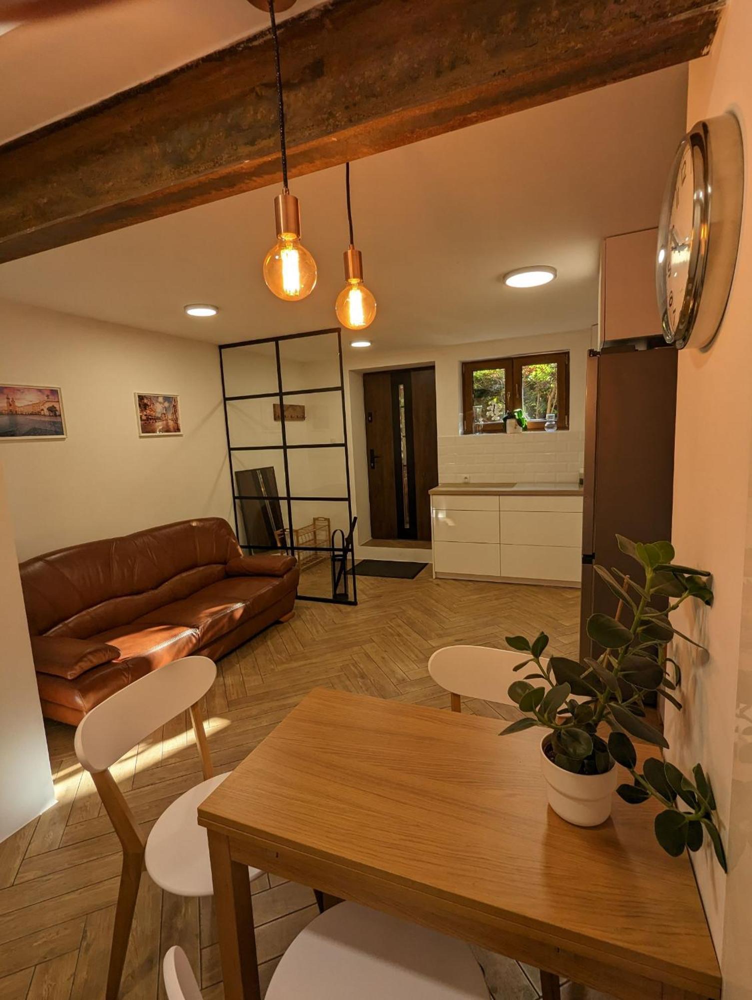 Highstreet Apartment *