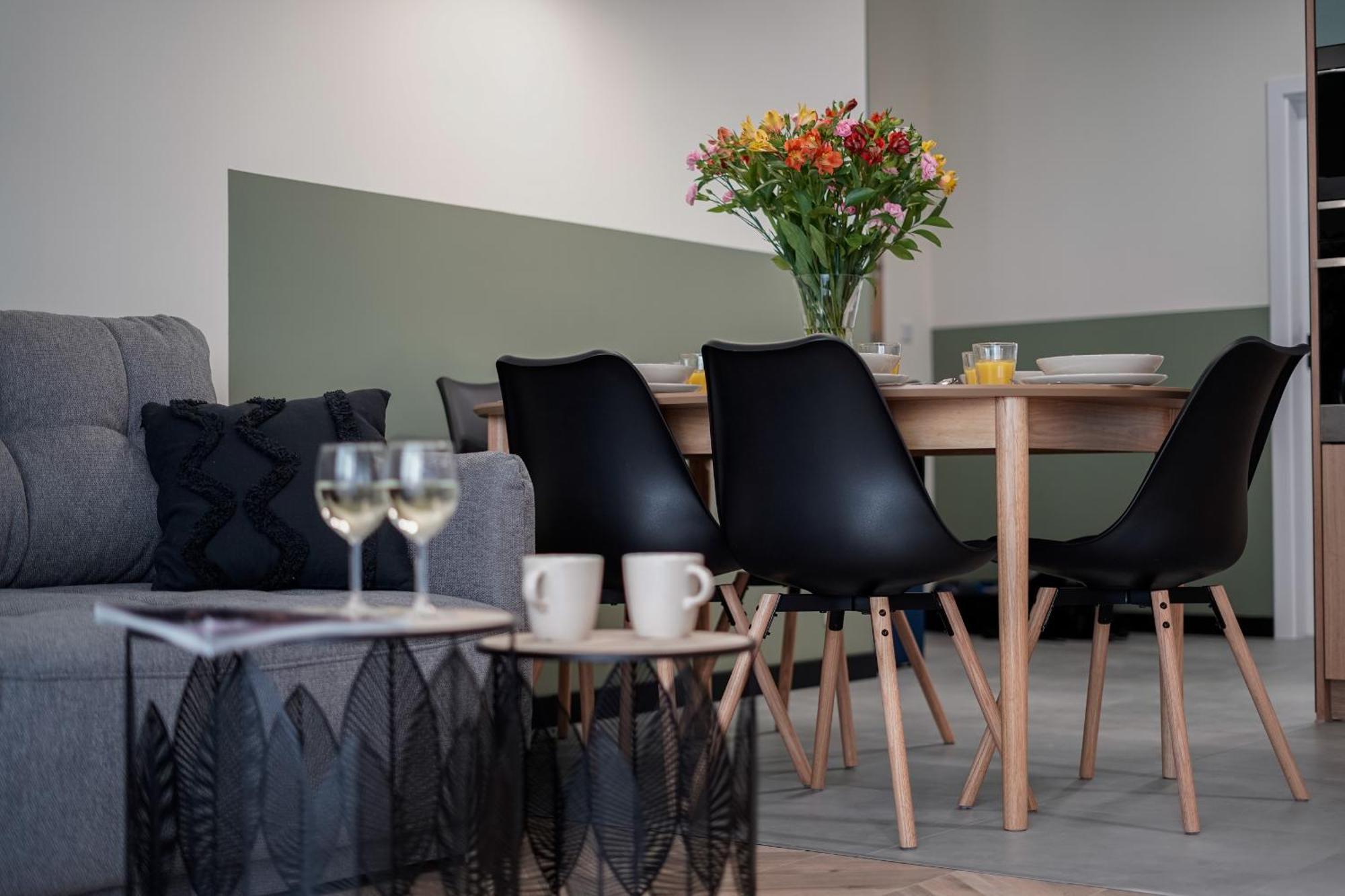 Saska Park Apartment *