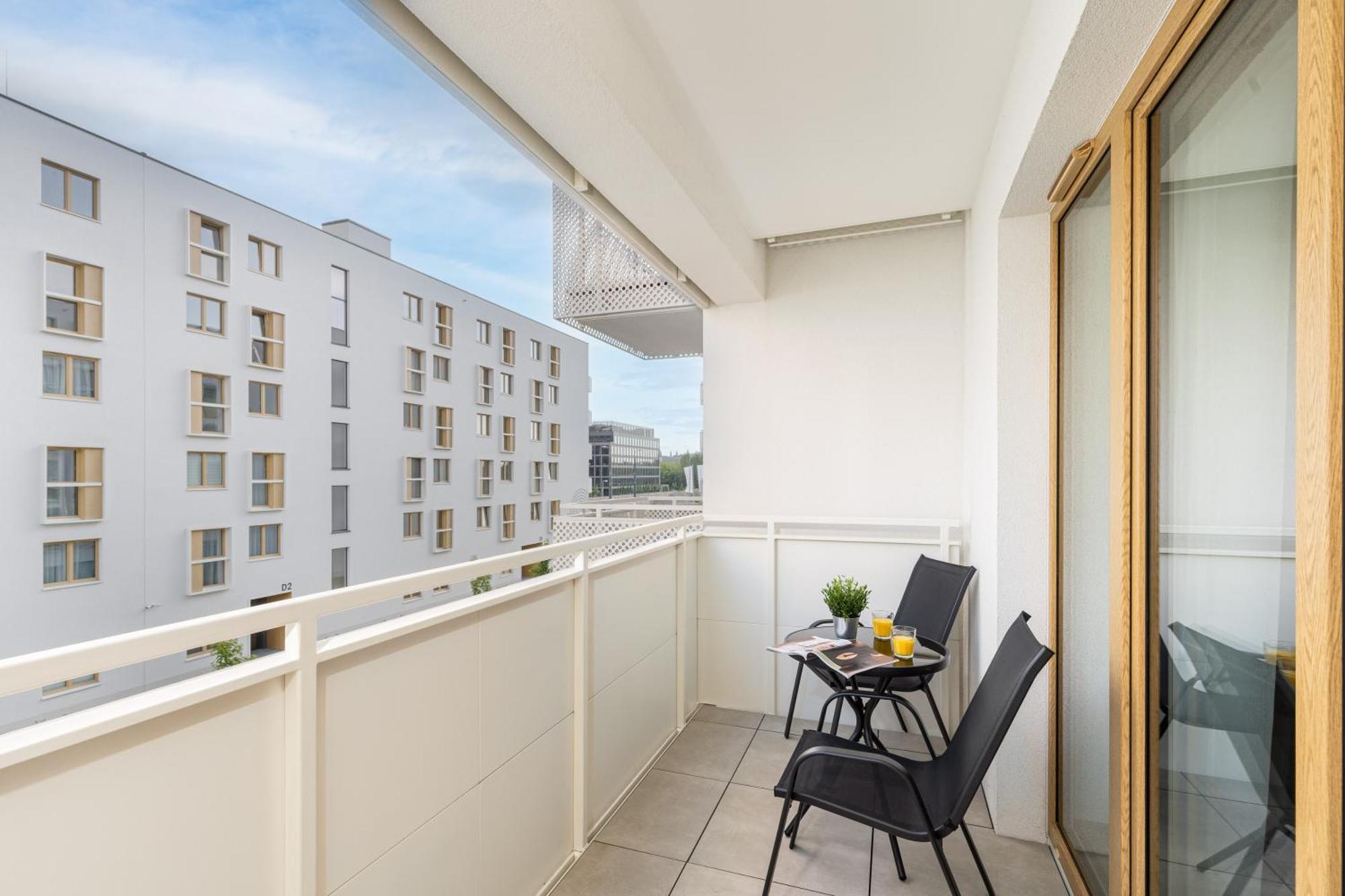 Saska Park Apartment *