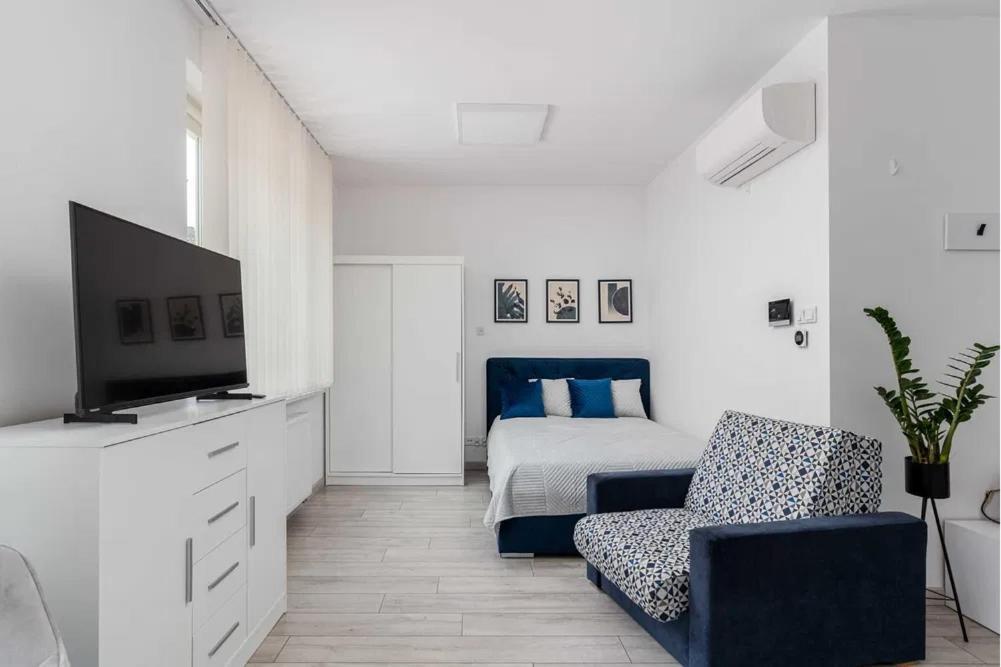 Air-conditioned In The Center, Old Town Apartment *