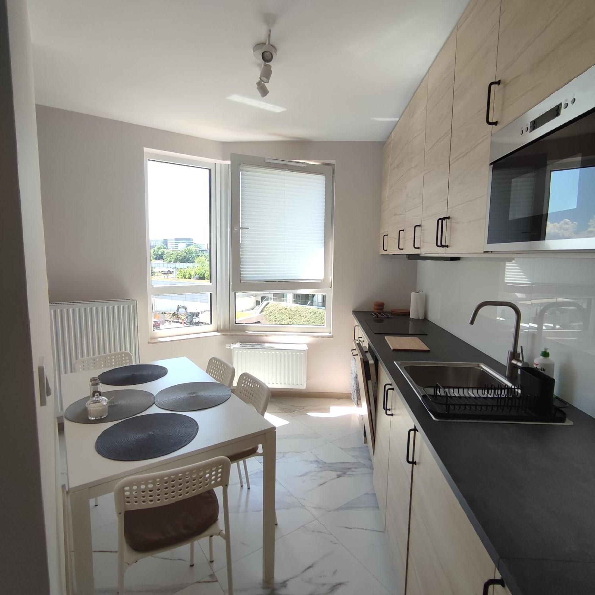Przy Mogilskiej Z Miejscem Postojowym Apartament *