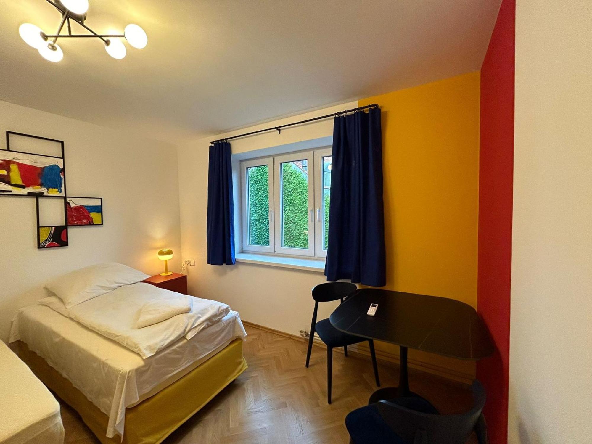 Cybulskiego Guest 3*