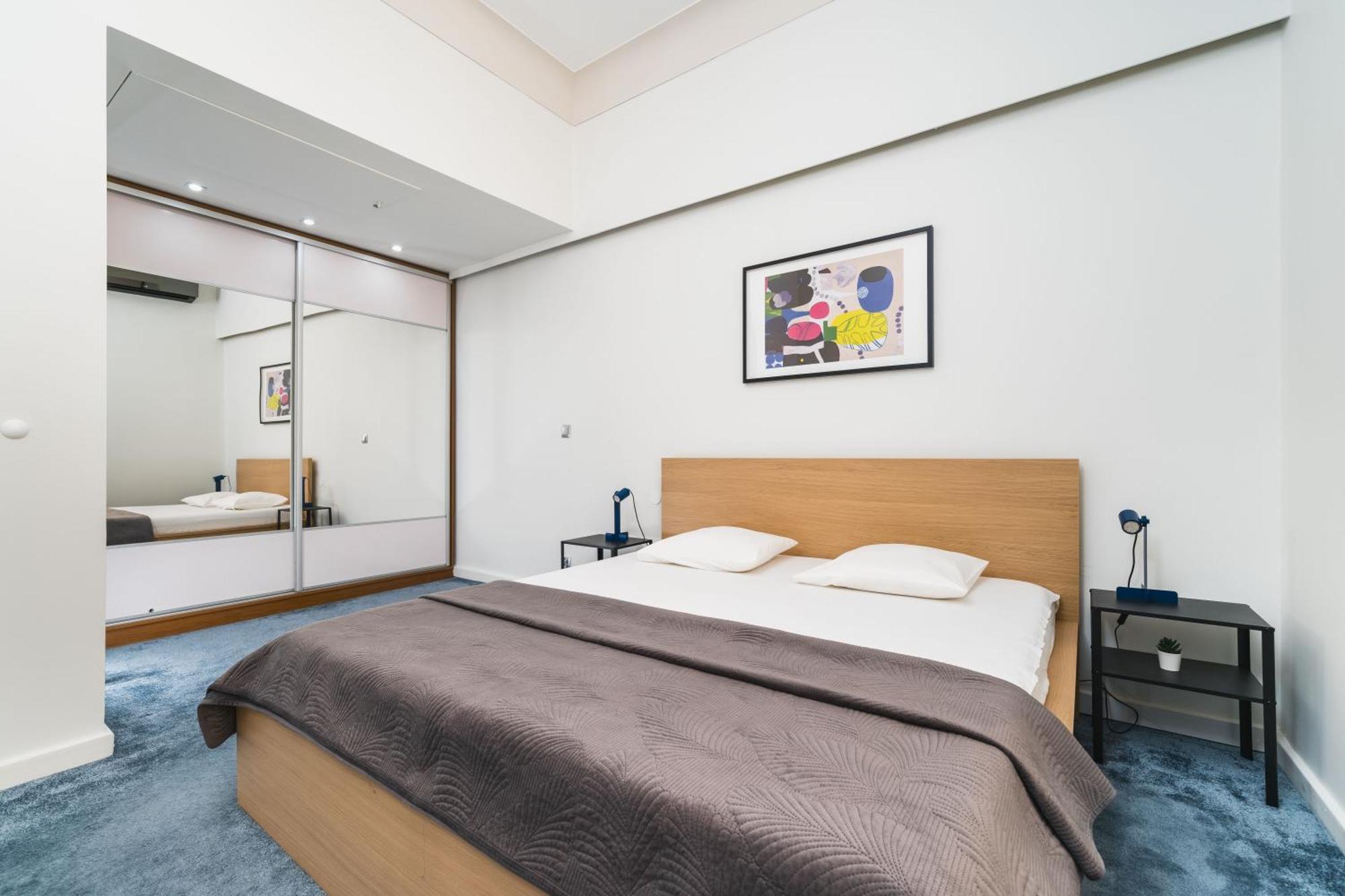 Old Town Luxe Retreat - King Bed - Steps To Main Square *
