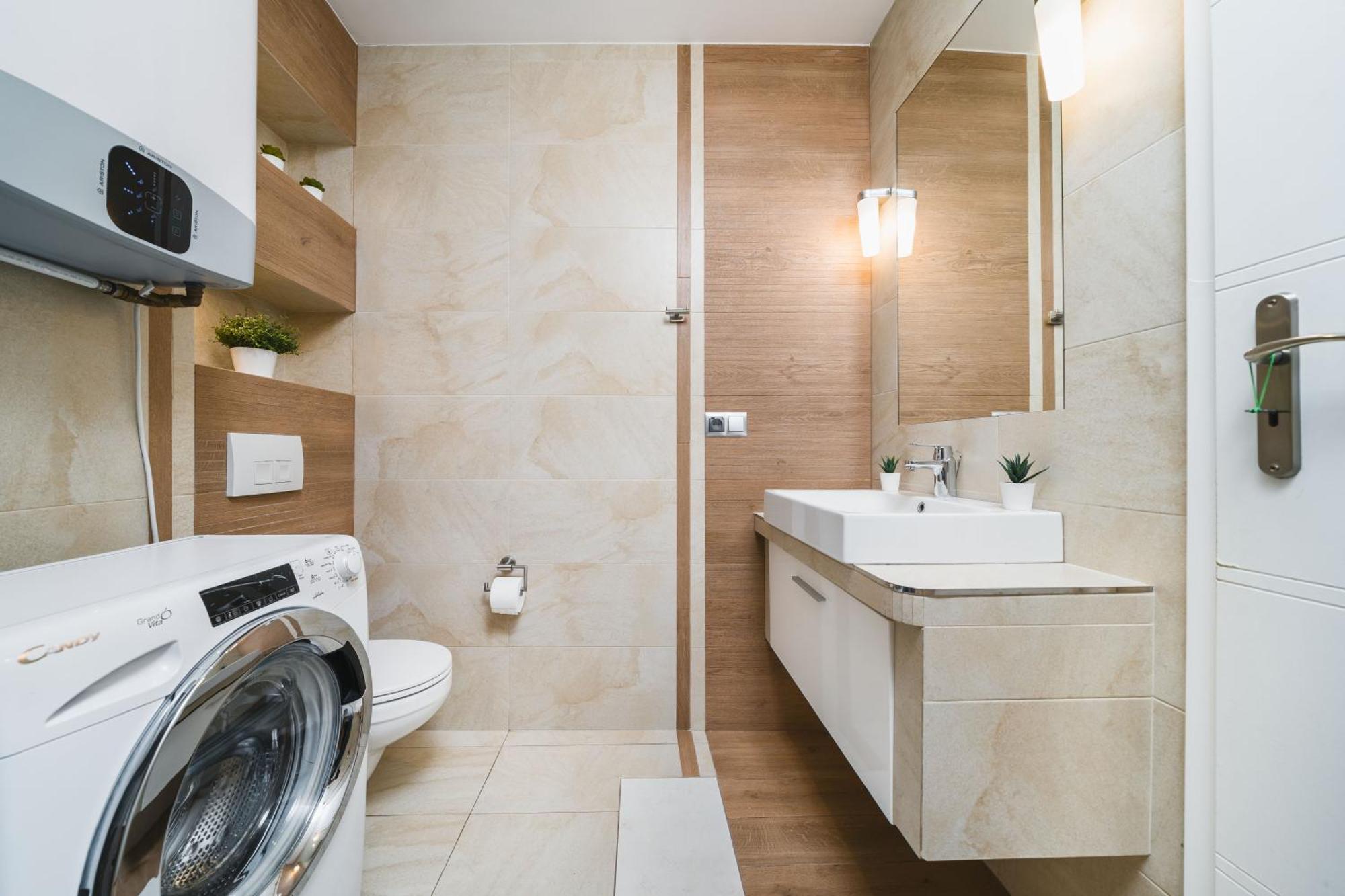 Old Town Luxe Retreat - King Bed - Steps To Main Square Apartment *