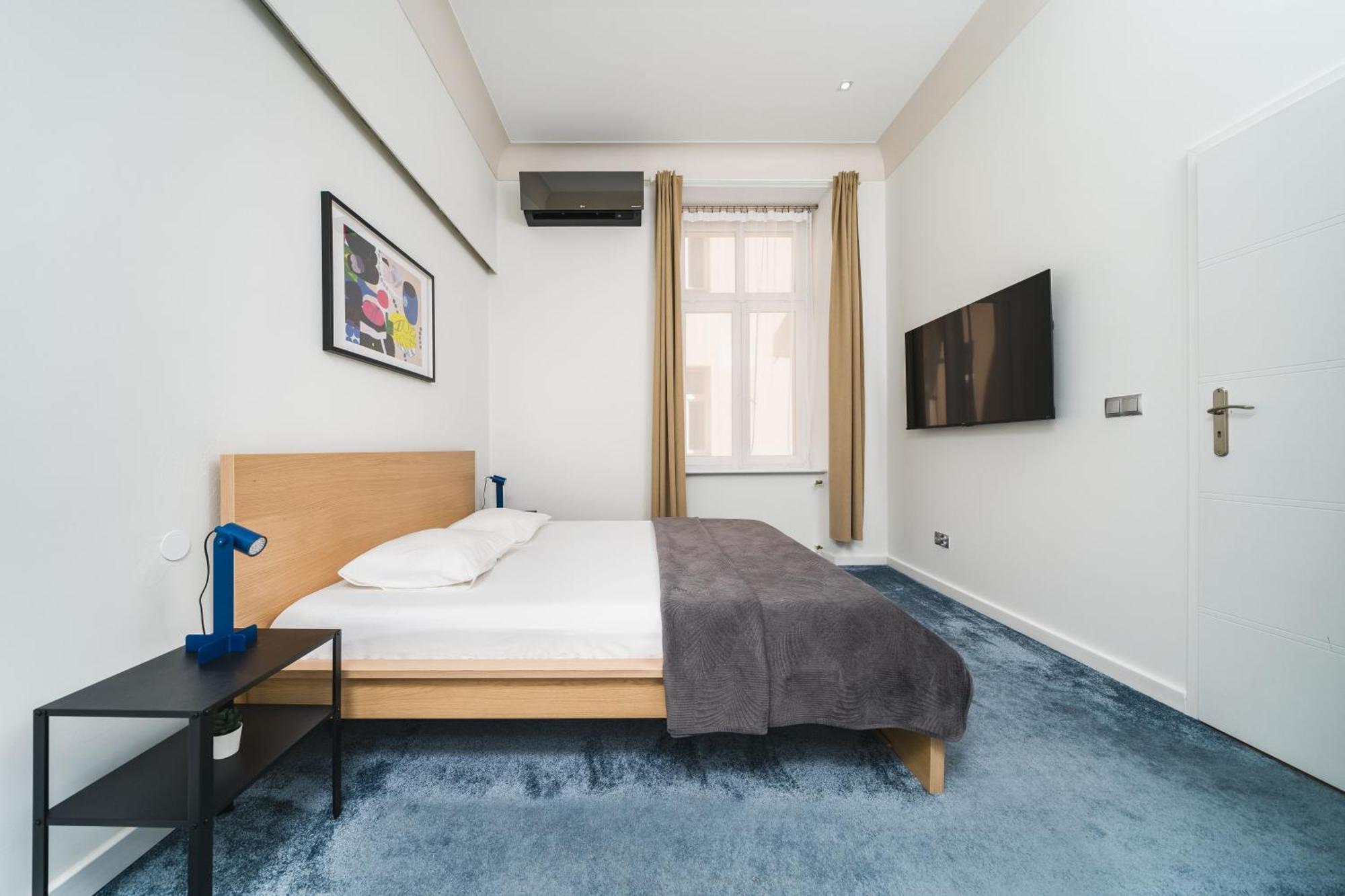 Apartment Old Town Luxe Retreat - King Bed - Steps To Main Square *