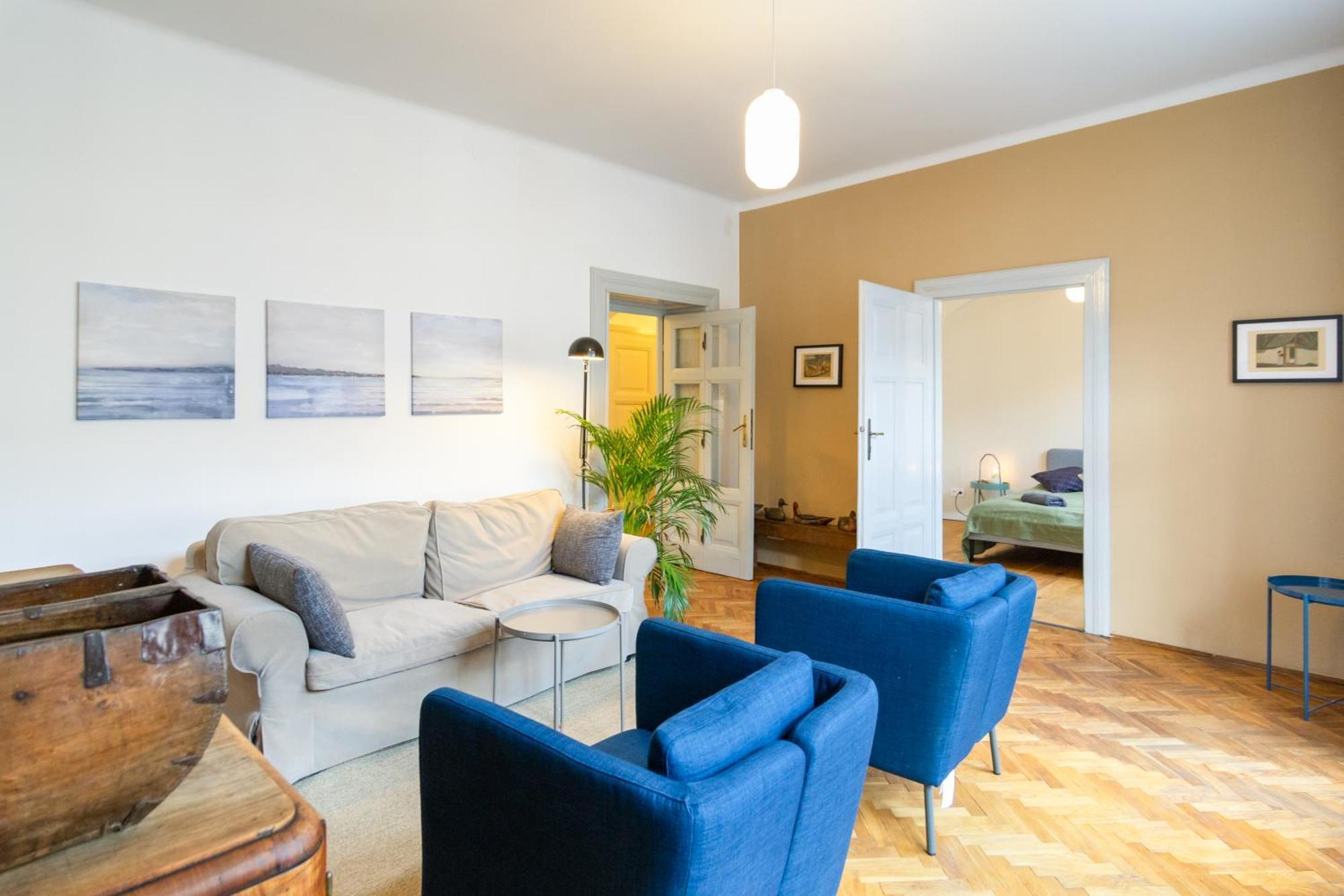 Vintage Charm,3 Bedrooms,old Town Apartment *