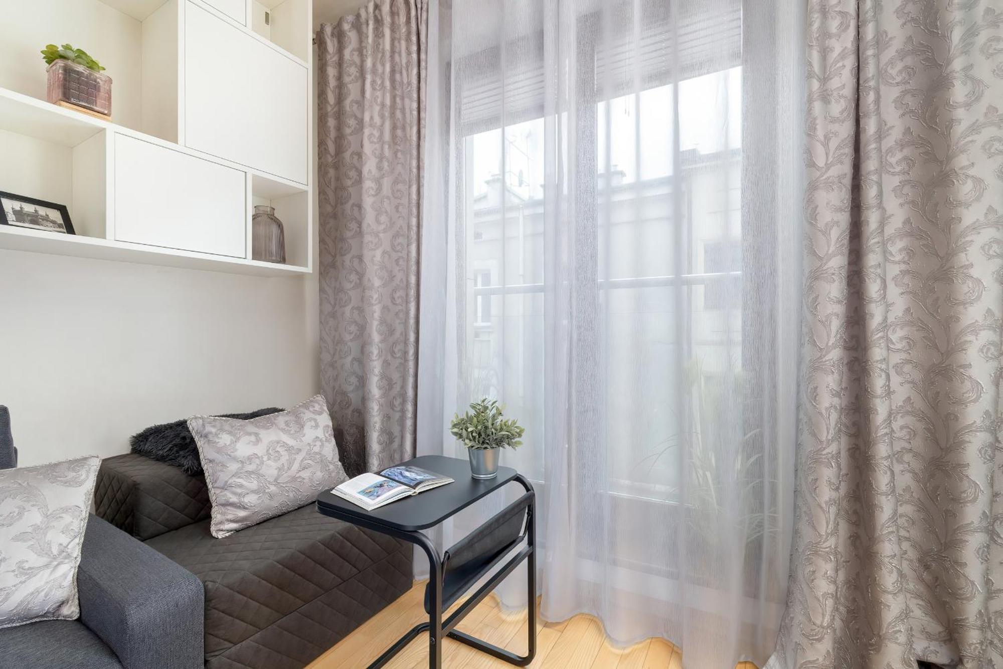 Apartment Przytulny Apartament Z Parkingiem I Biurkiem Przy Kazimierzu W Krakowie By Renters