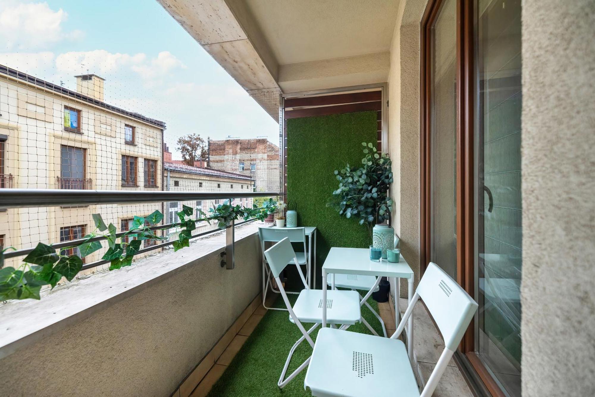 Przytulny Apartament Z Parkingiem I Biurkiem Przy Kazimierzu W Krakowie By Renters Apartment Krakow