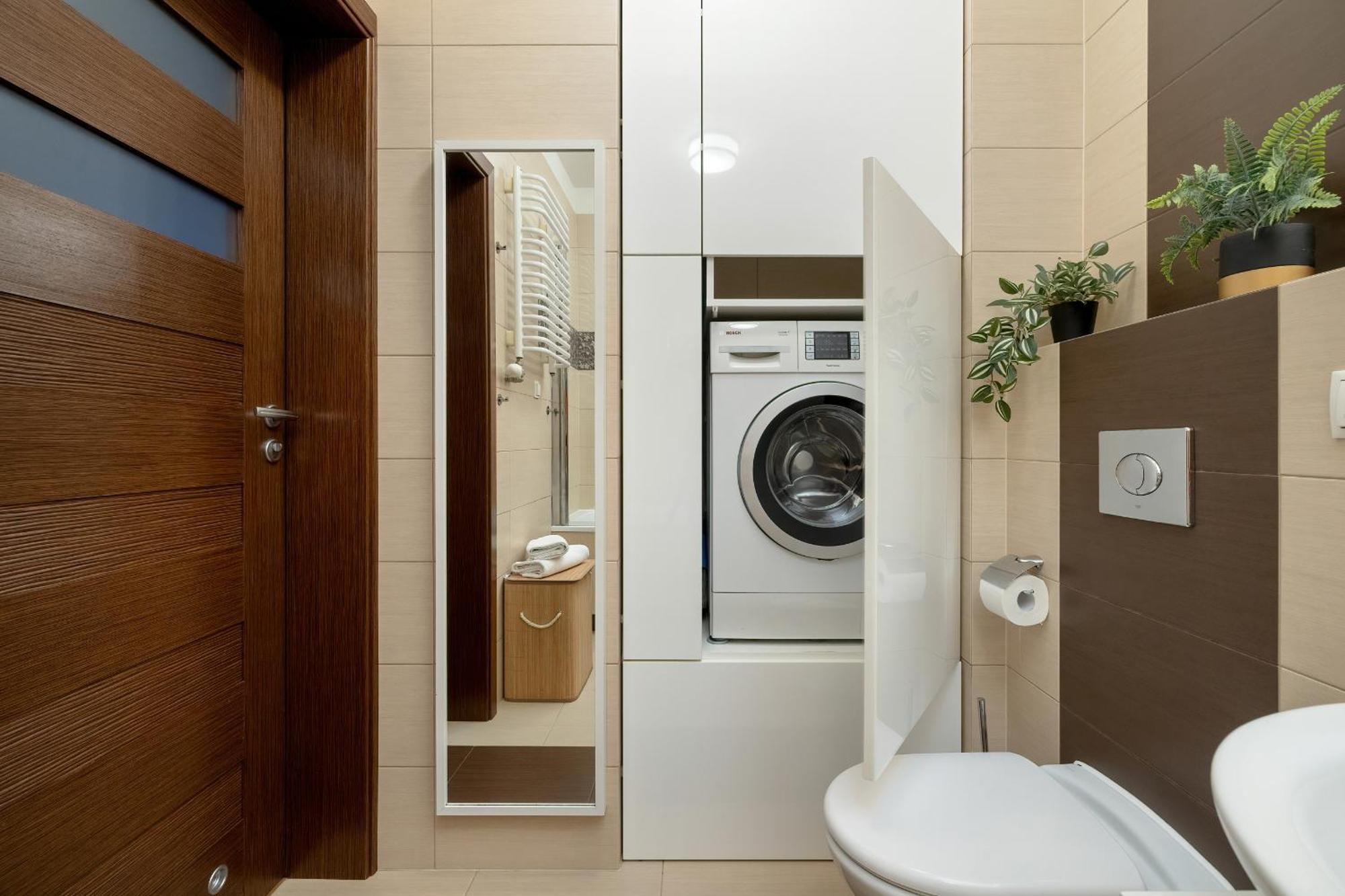 Przytulny Apartament Z Parkingiem I Biurkiem Przy Kazimierzu W Krakowie By Renters Krakow