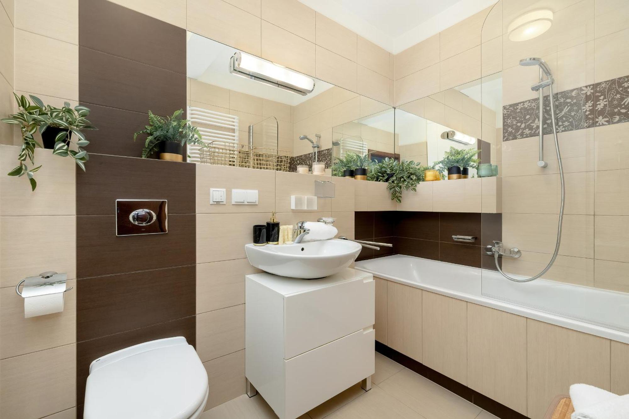 Apartment Przytulny Apartament Z Parkingiem I Biurkiem Przy Kazimierzu W Krakowie By Renters *