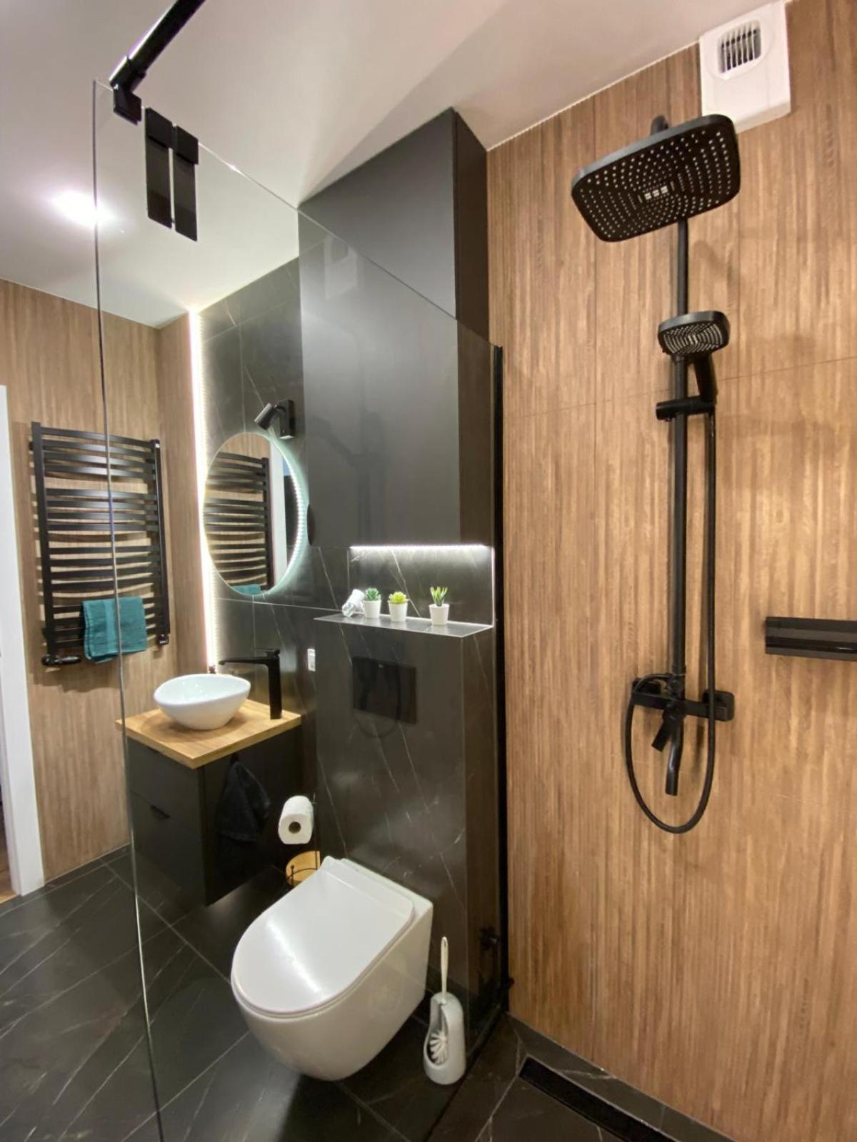 Apartment Em *