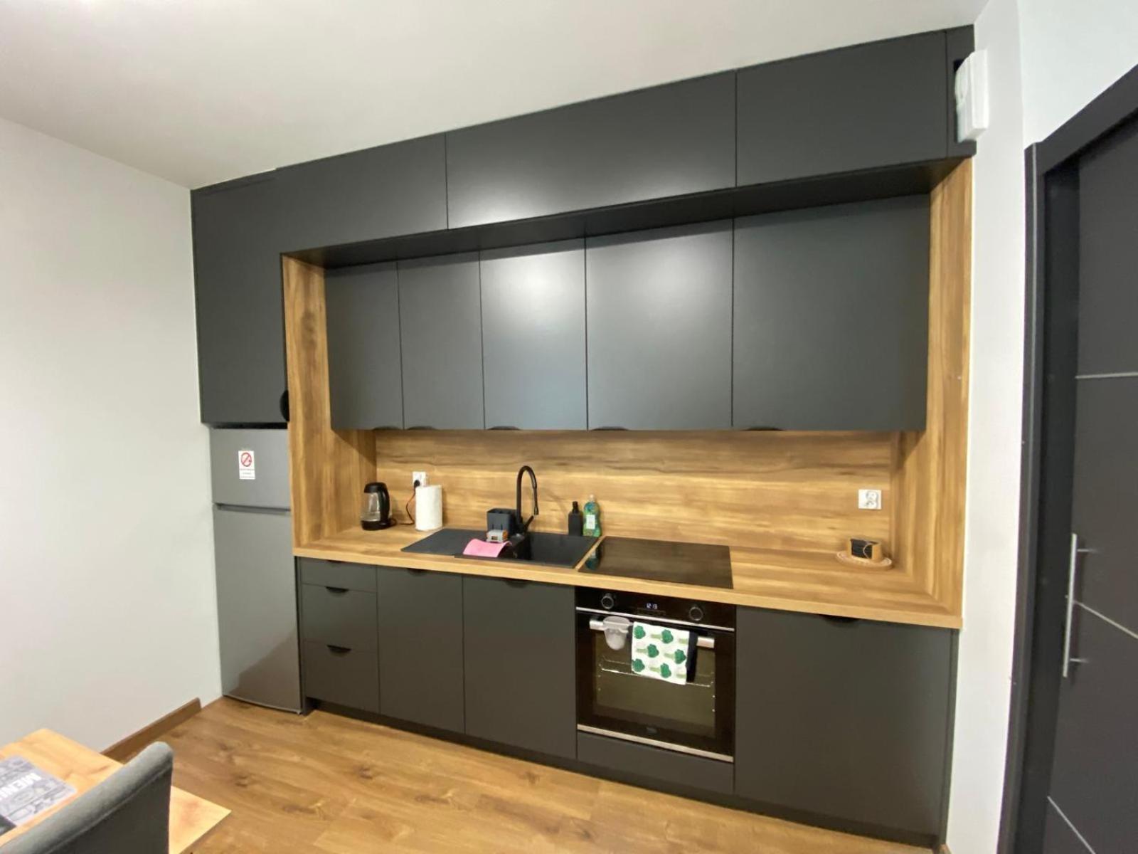 Apartment Em *