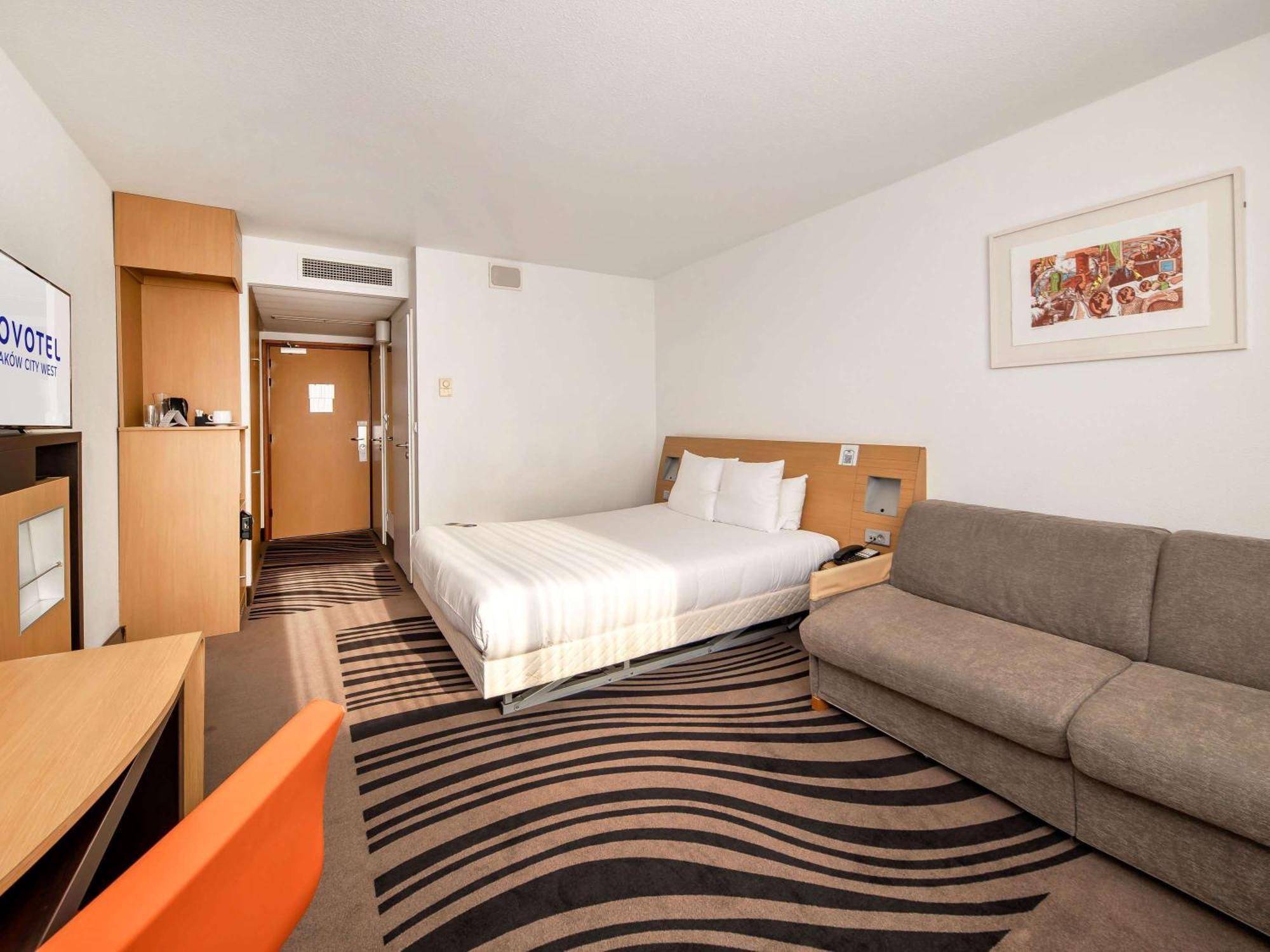 Hotel Novotel City West 4*