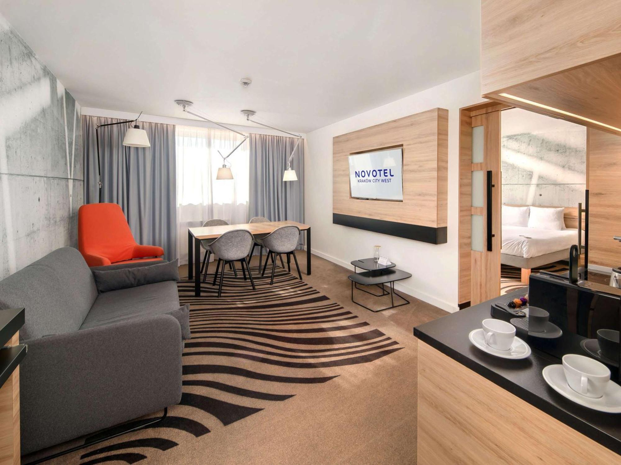 Novotel City West 4*