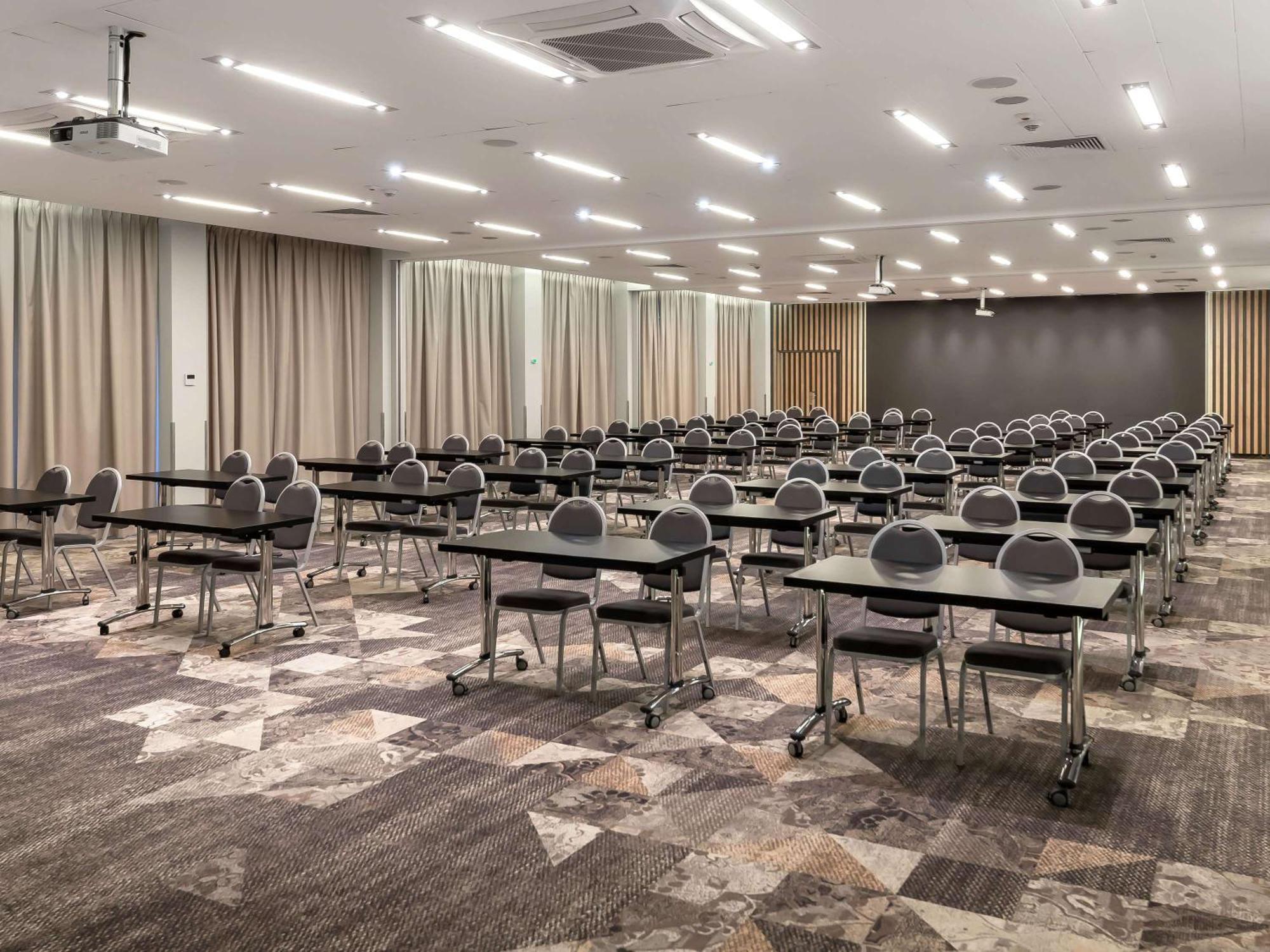 Novotel City West Hotel 4*