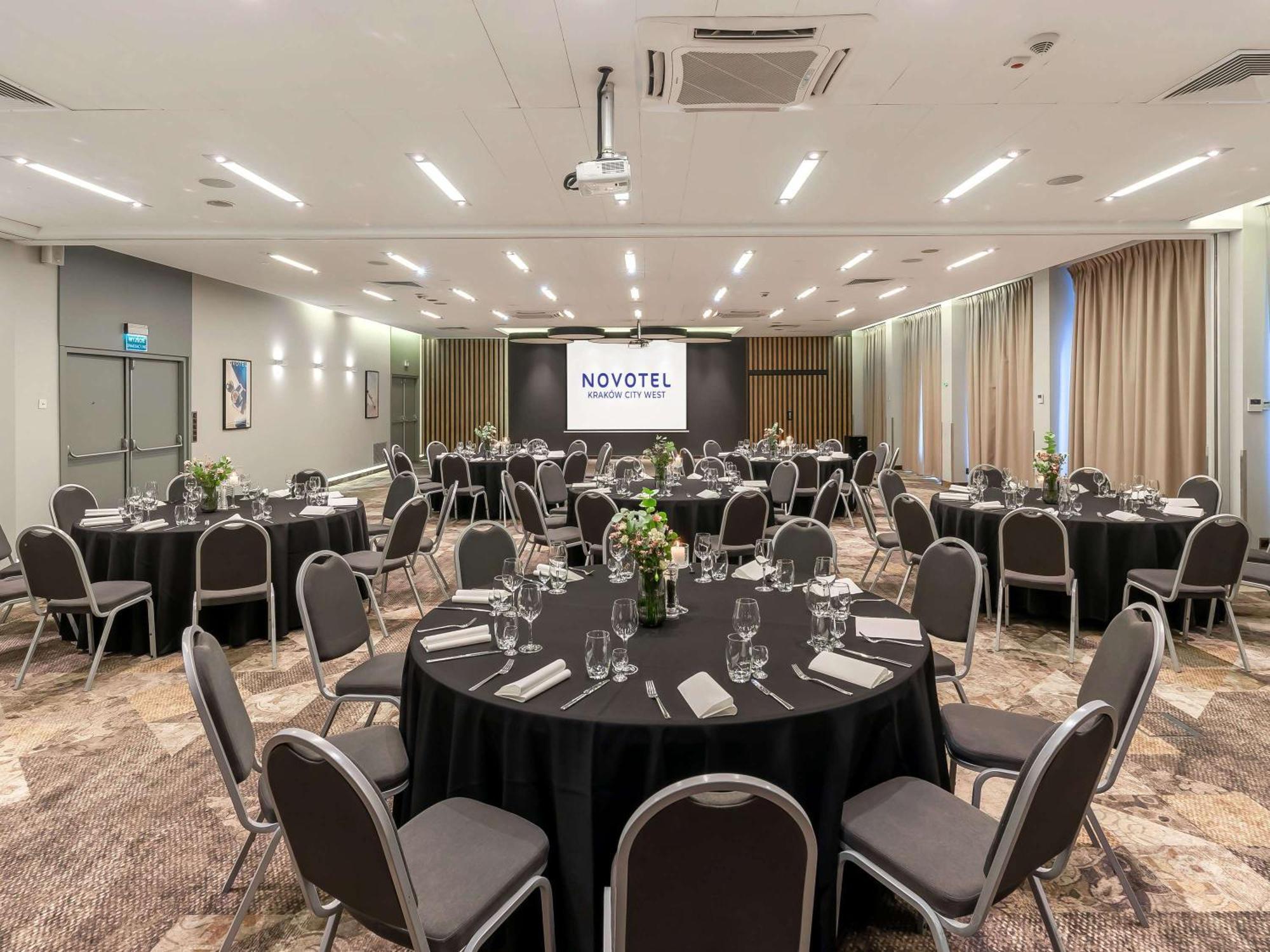 Novotel City West Hotel 4*