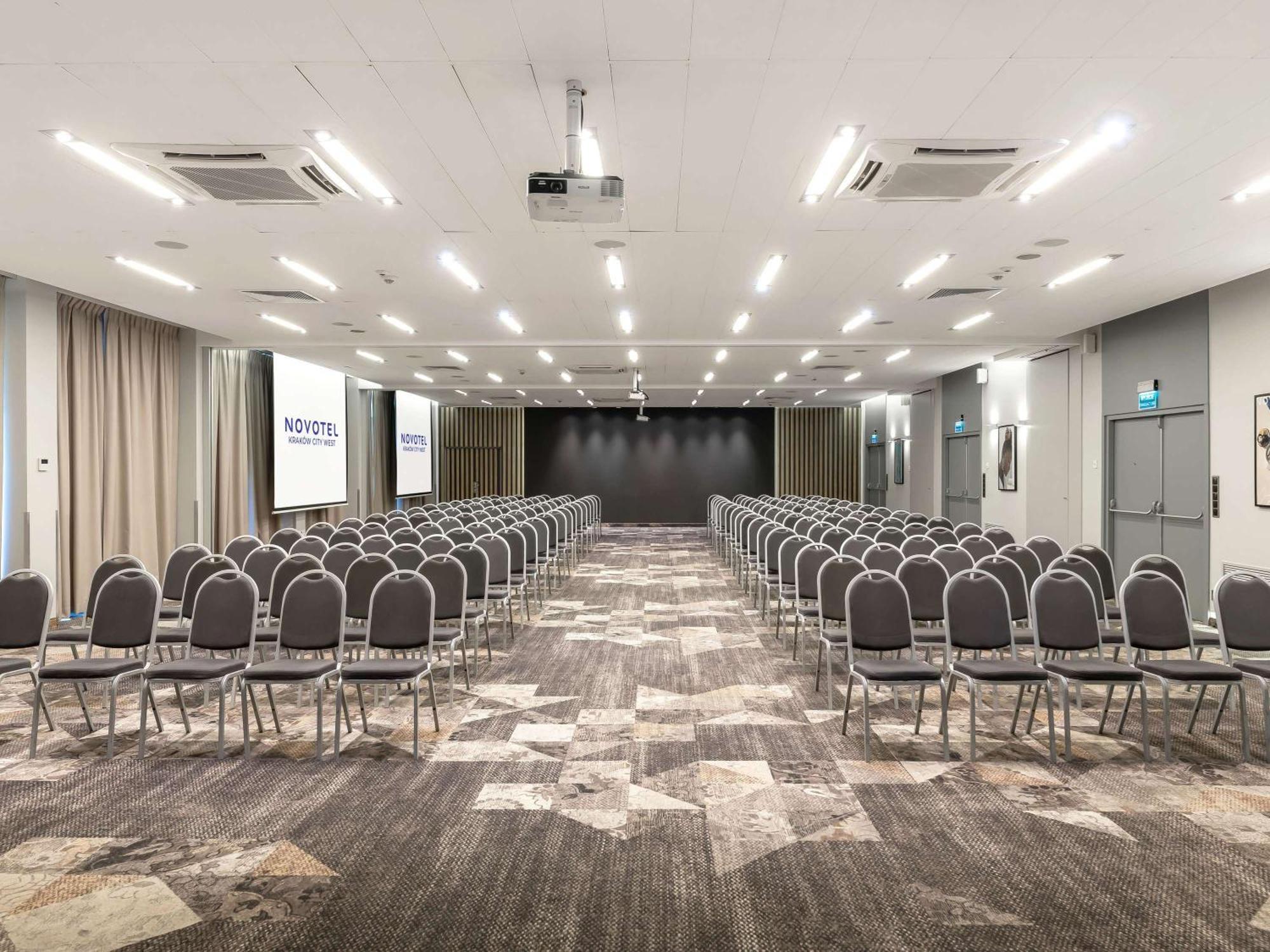 Novotel City West 4*