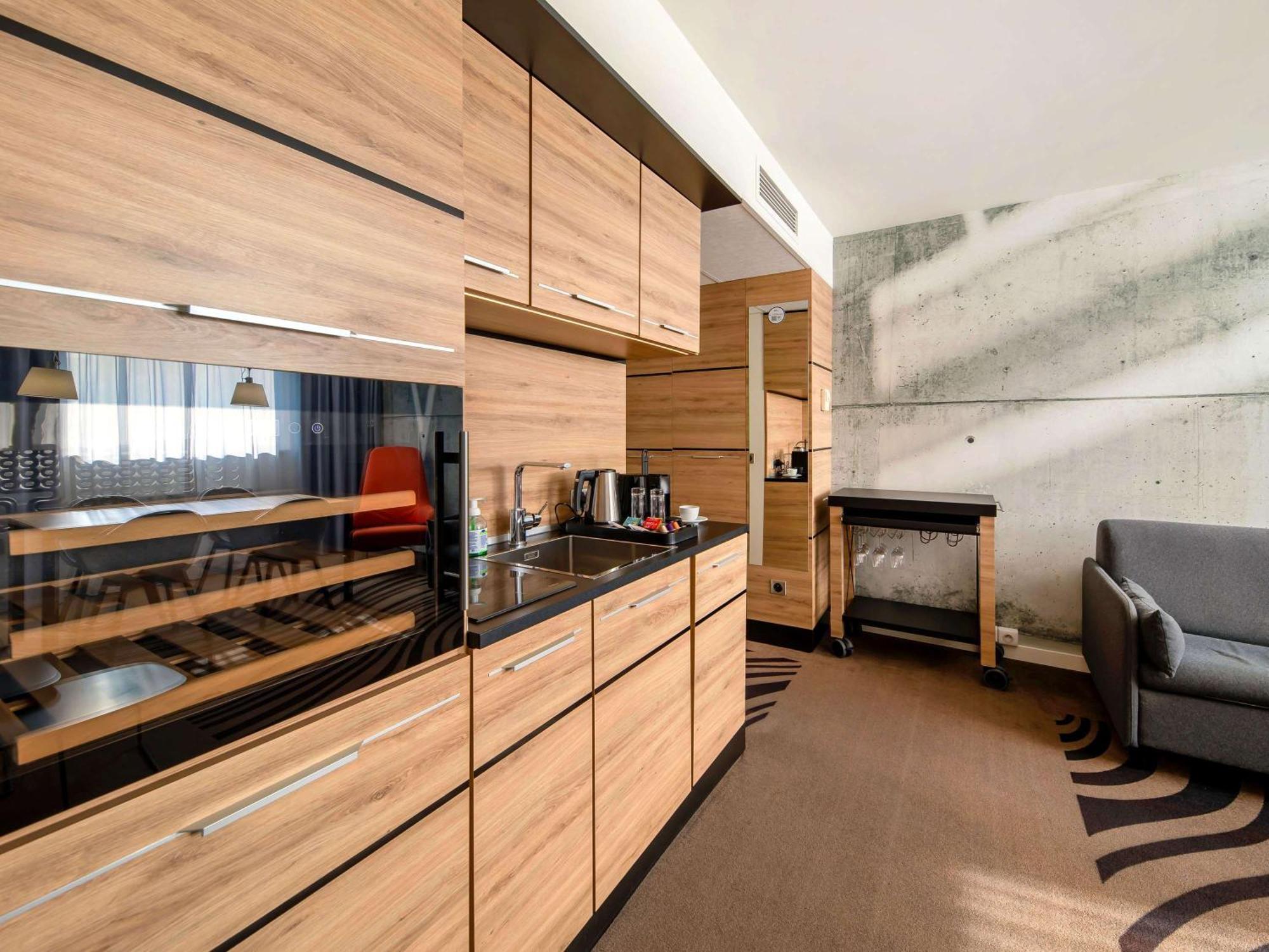 Novotel City West Hotel 4*