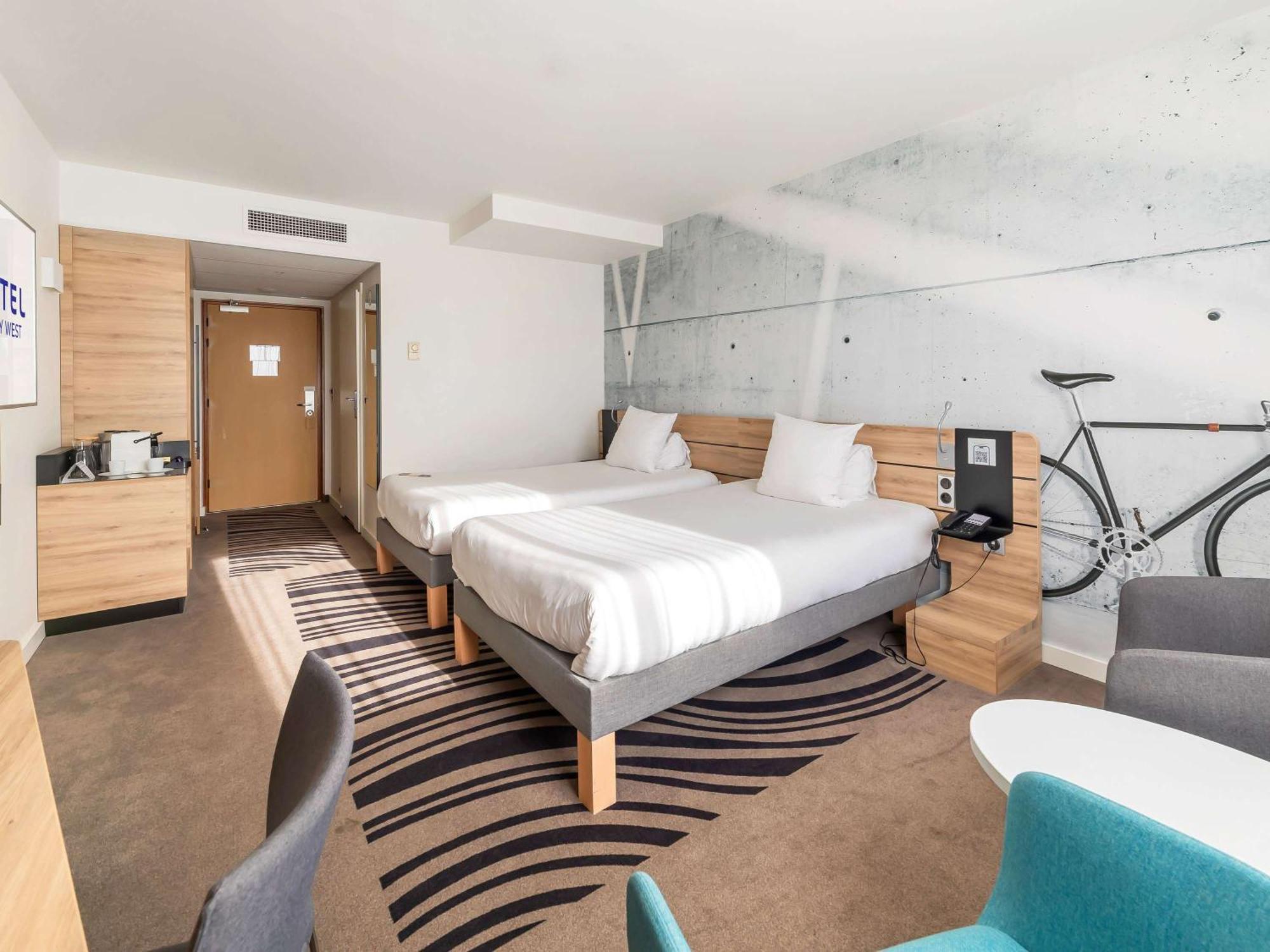 Novotel City West 4*