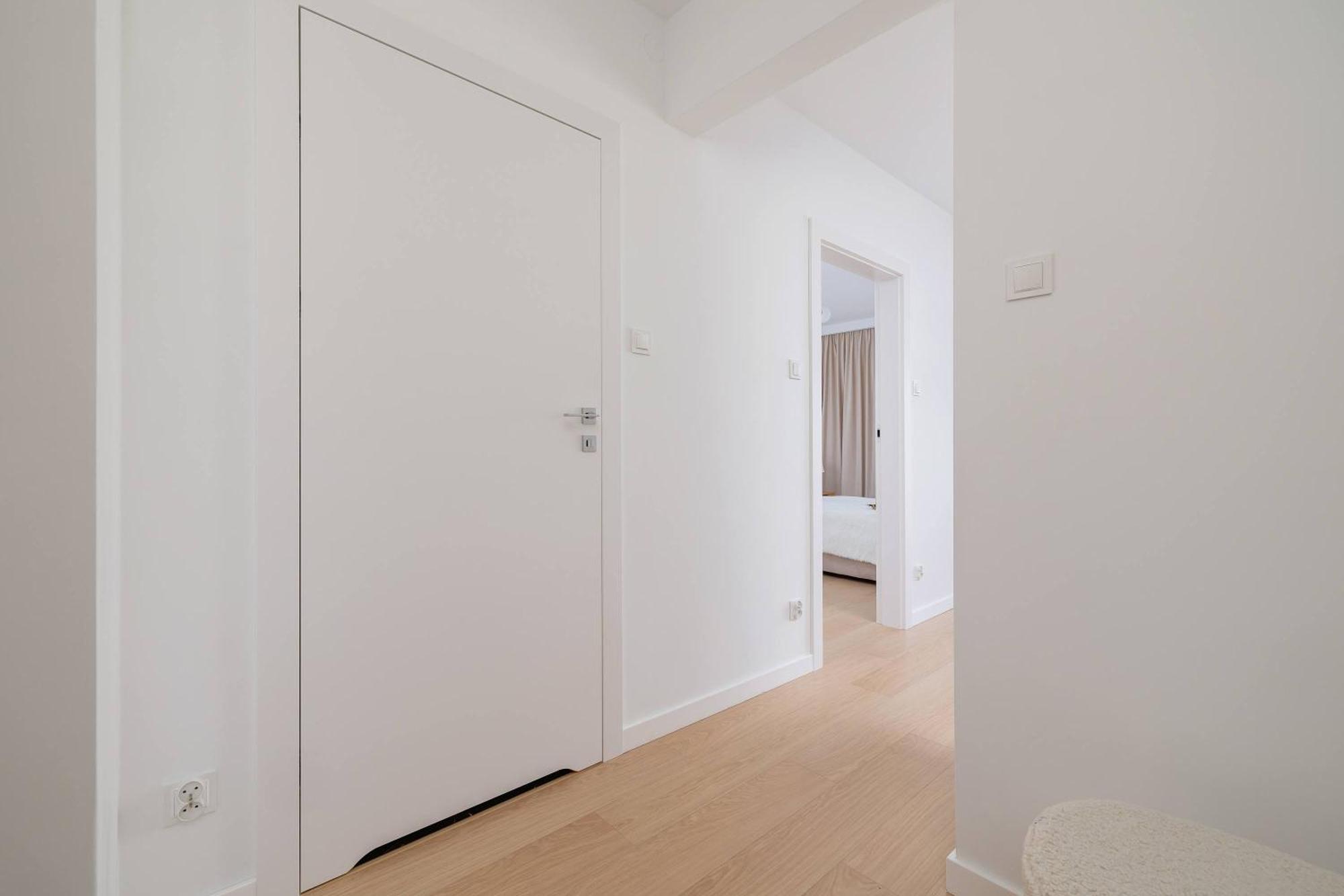 Atmospheric With Parking By Renters Apartment *