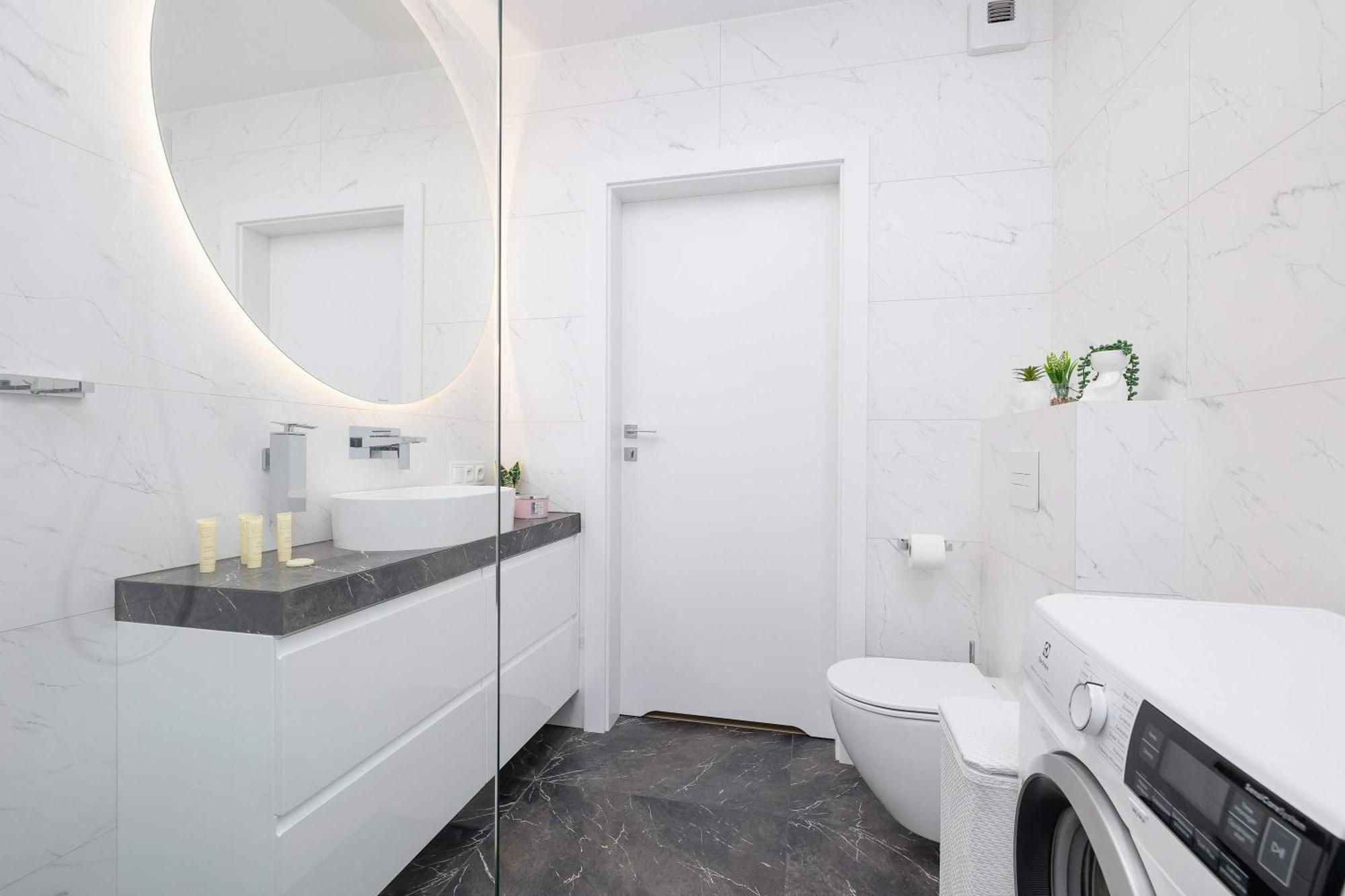 Atmospheric With Parking By Renters Apartment