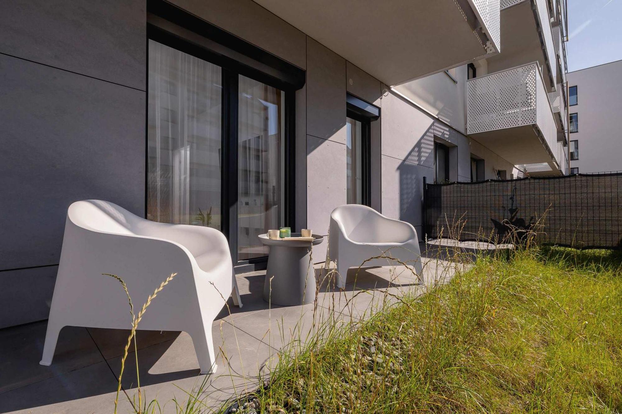 Atmospheric With Parking By Renters *