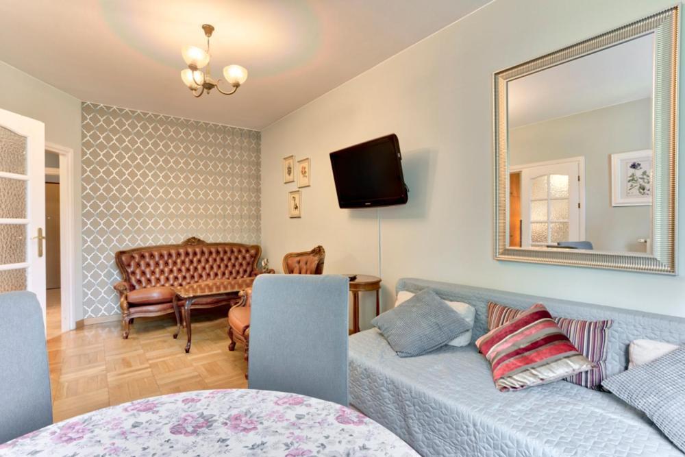 Tyzenhauz Lobzowska Street Apartment Krakau