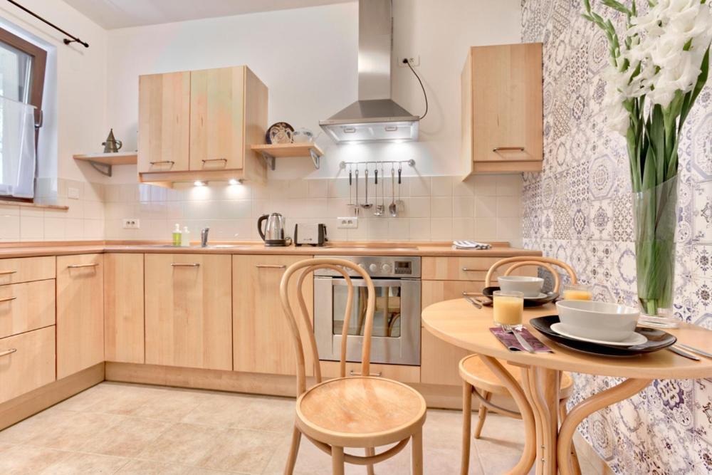 Tyzenhauz Lobzowska Street Apartment *