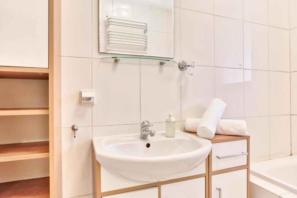 Tyzenhauz Lobzowska Street Apartment Krakau