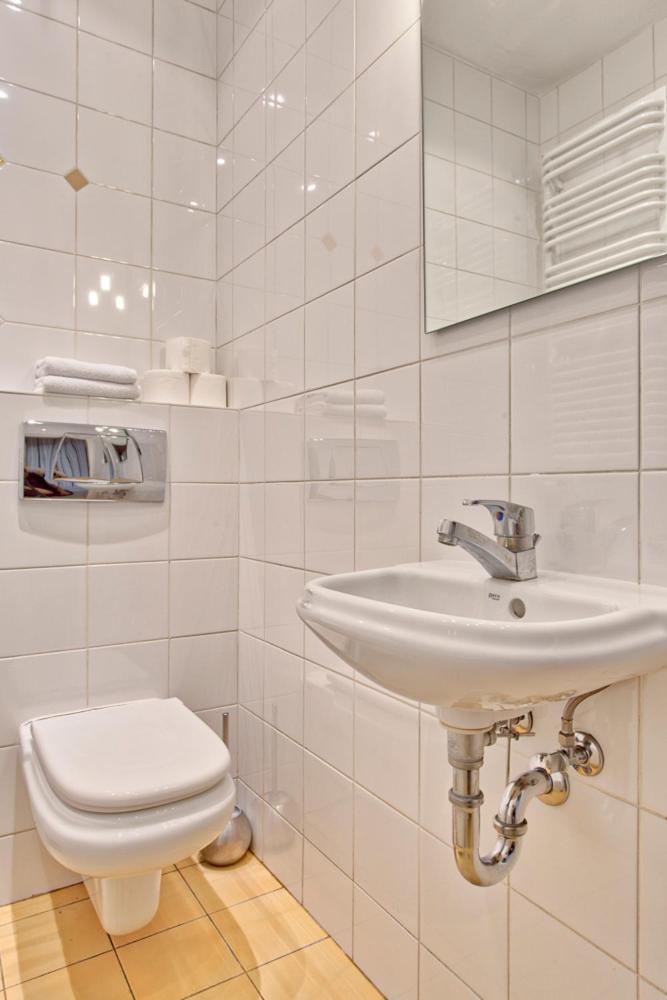 Tyzenhauz Lobzowska Street Apartment
