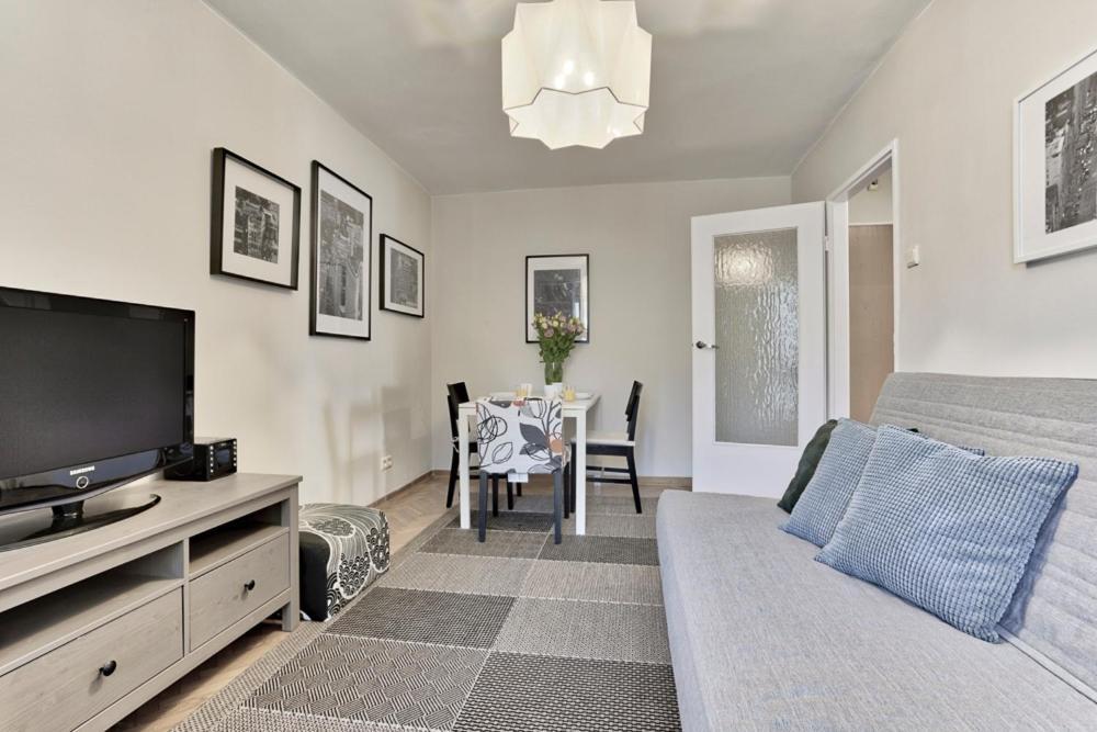 Tyzenhauz Lobzowska Street Apartment Krakau